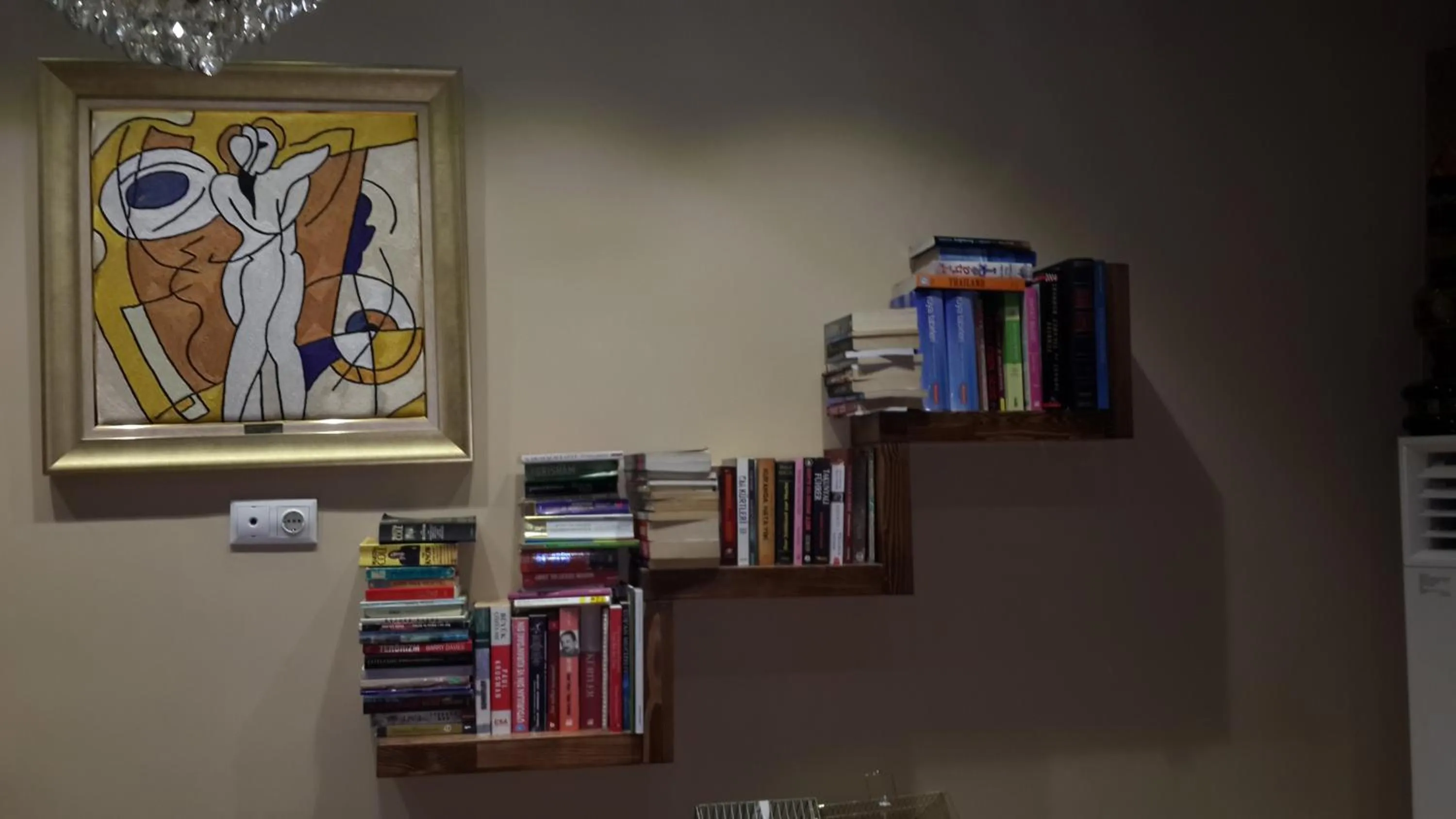 Communal lounge/ TV room in Hadrian Gate Hotel