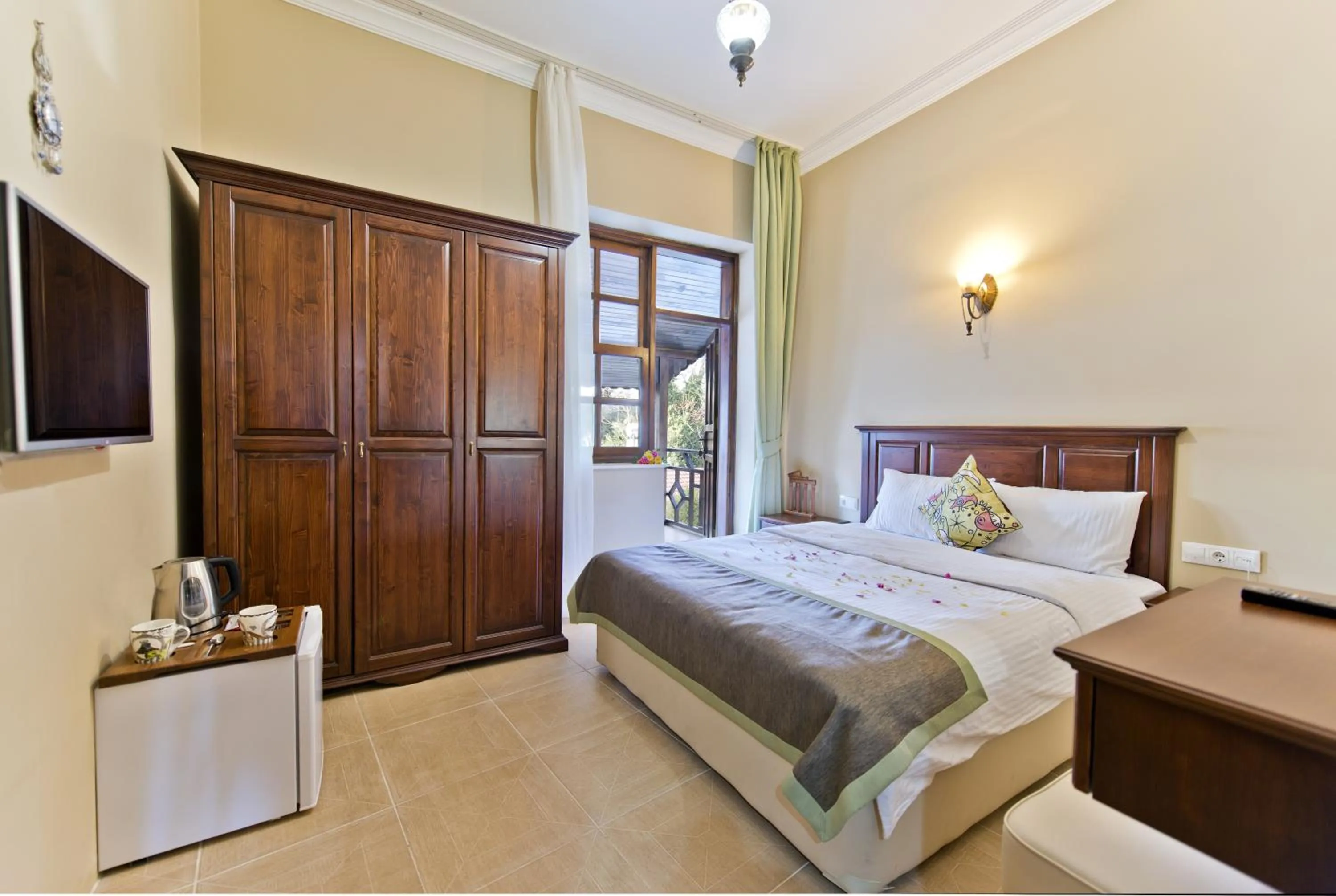 Photo of the whole room, Bed in Hadrian Gate Hotel