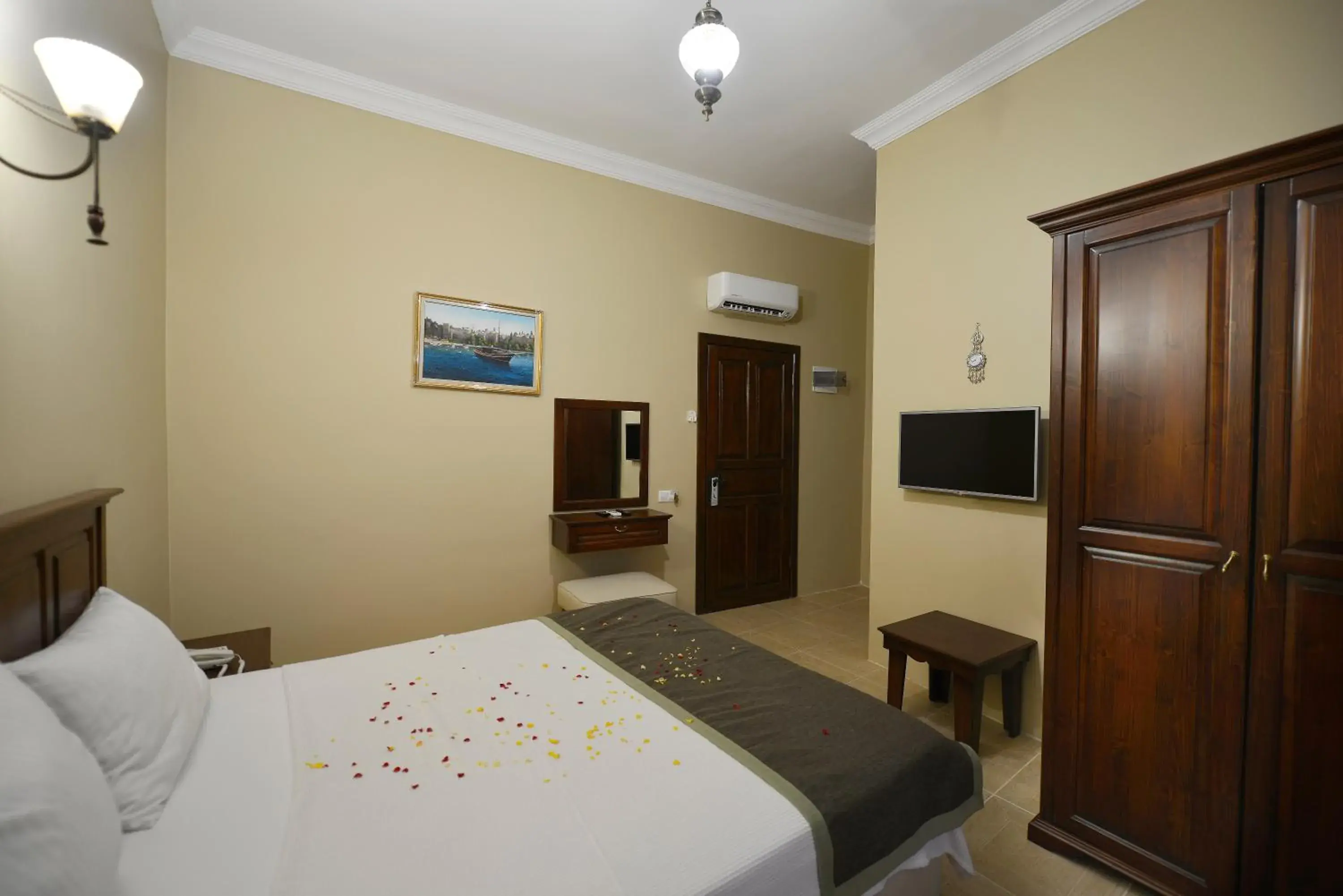 Deluxe Double Room in Hadrian Gate Hotel Deluxe Double Room in Hadrian Gate Hotel