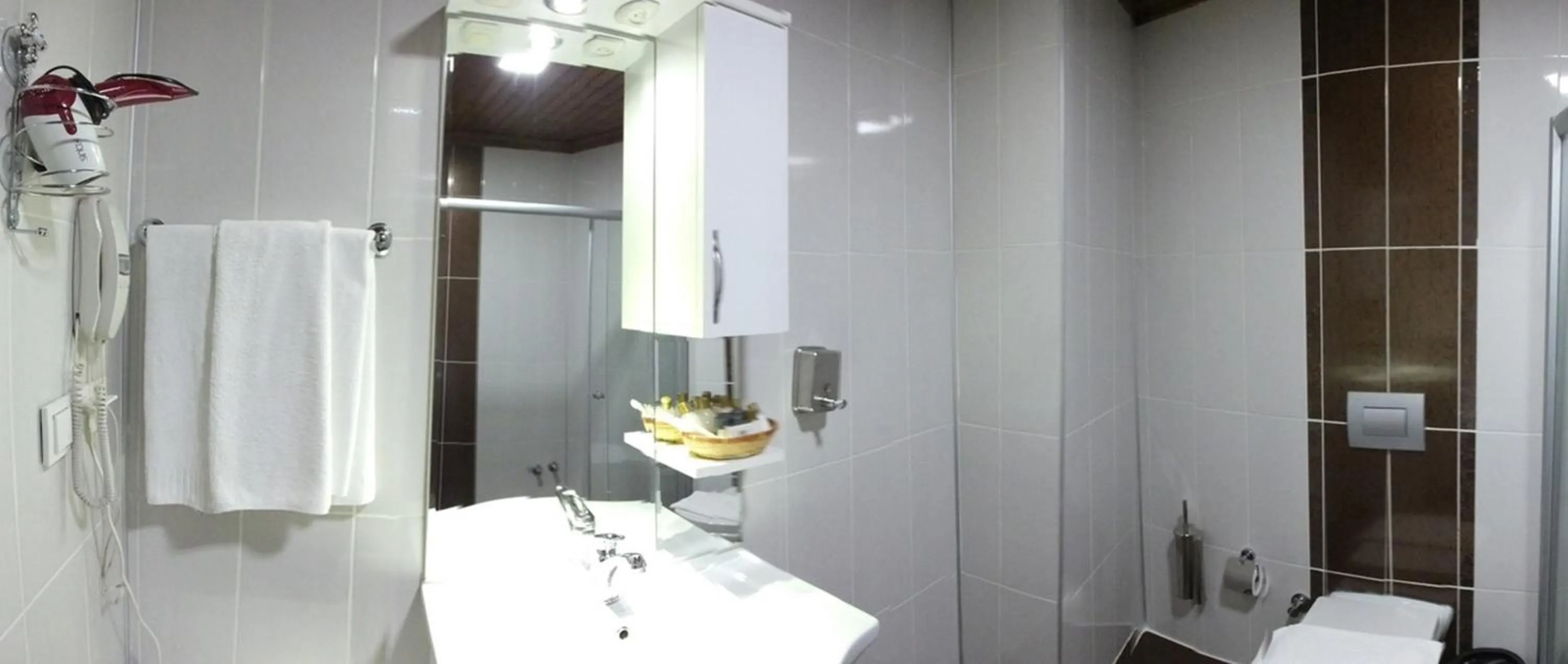 Bathroom in Hadrian Gate Hotel