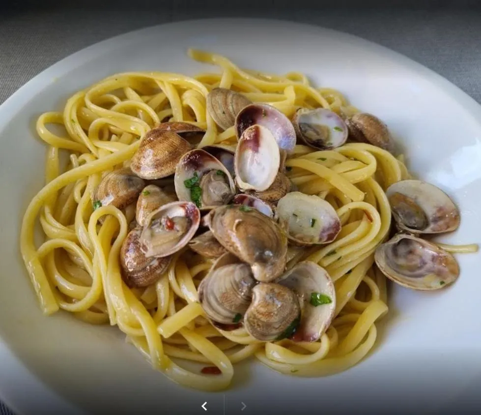 Restaurant/places to eat in Hotel Pacific