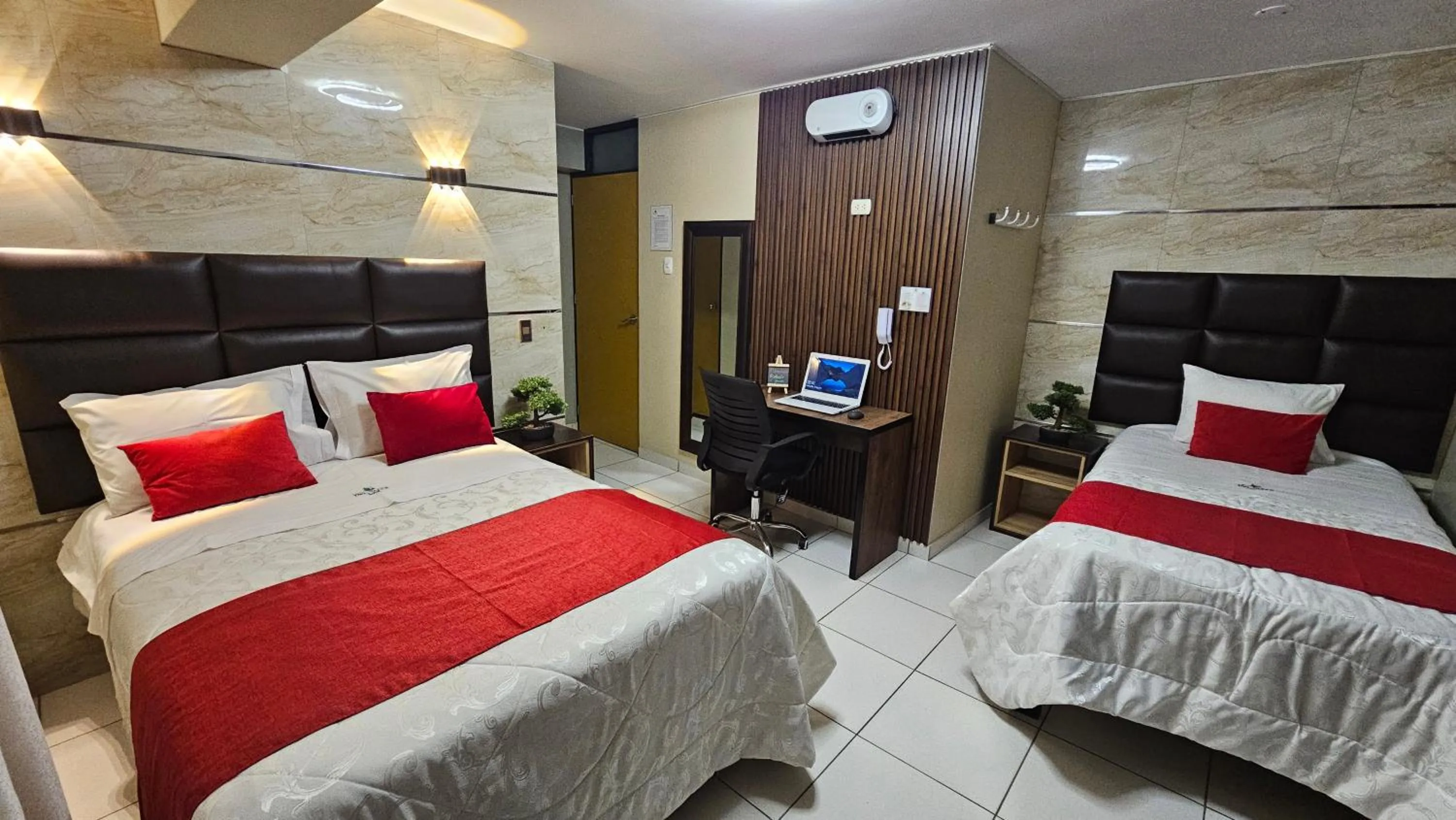 Photo of the whole room, Bed in Hotel del Valle