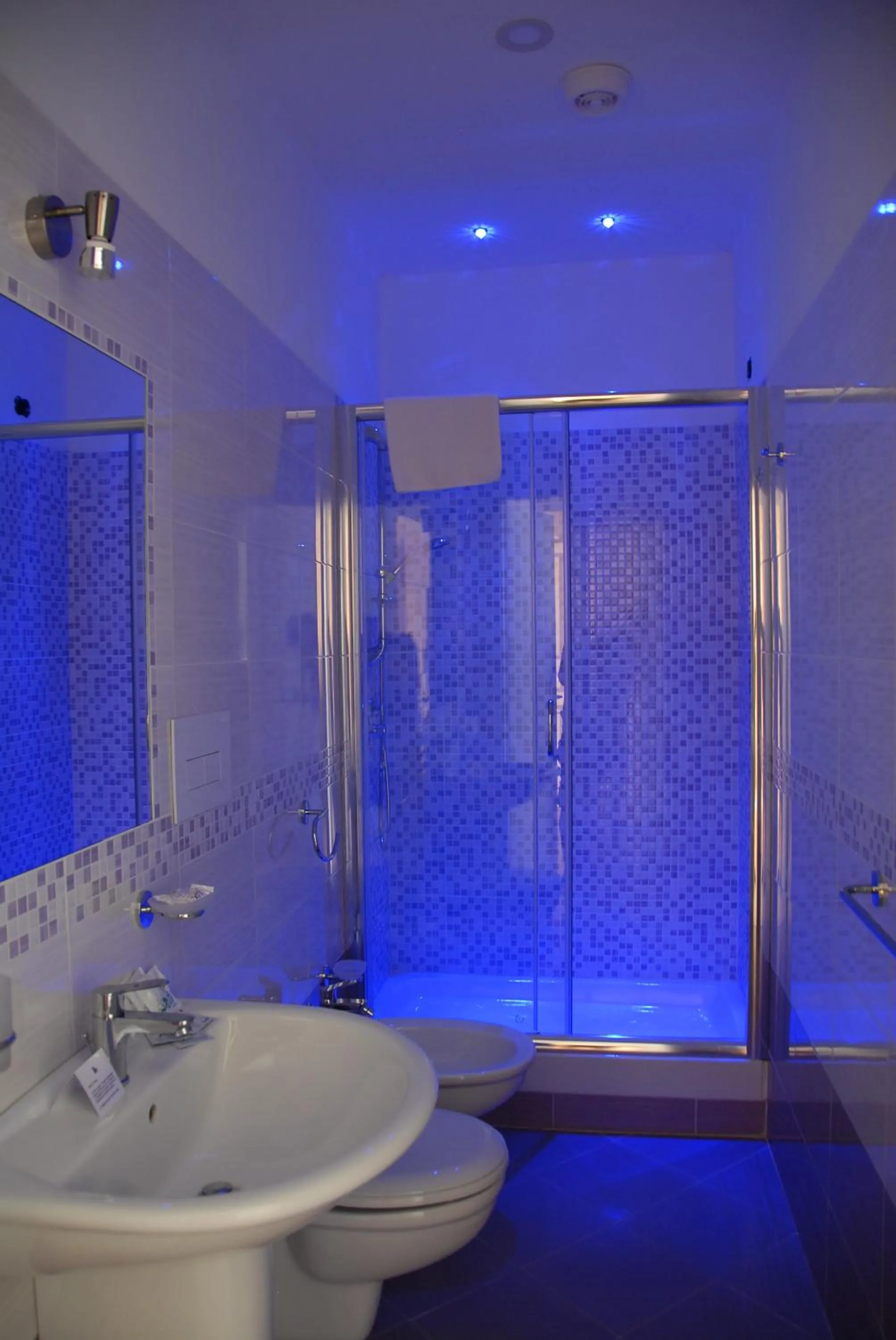 Bathroom in Messina41 Hotel