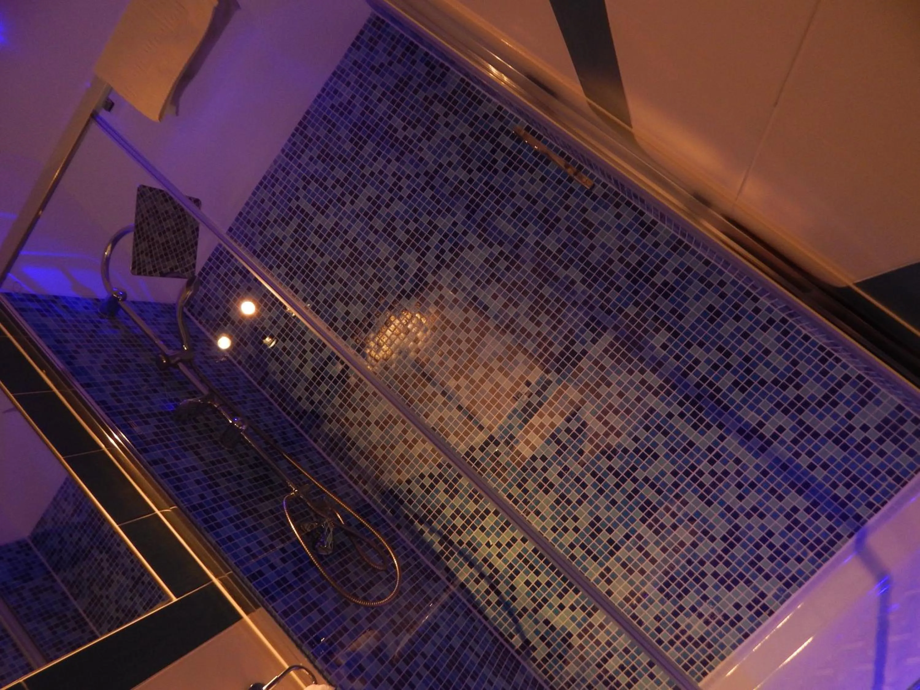 Shower in Messina41 Hotel