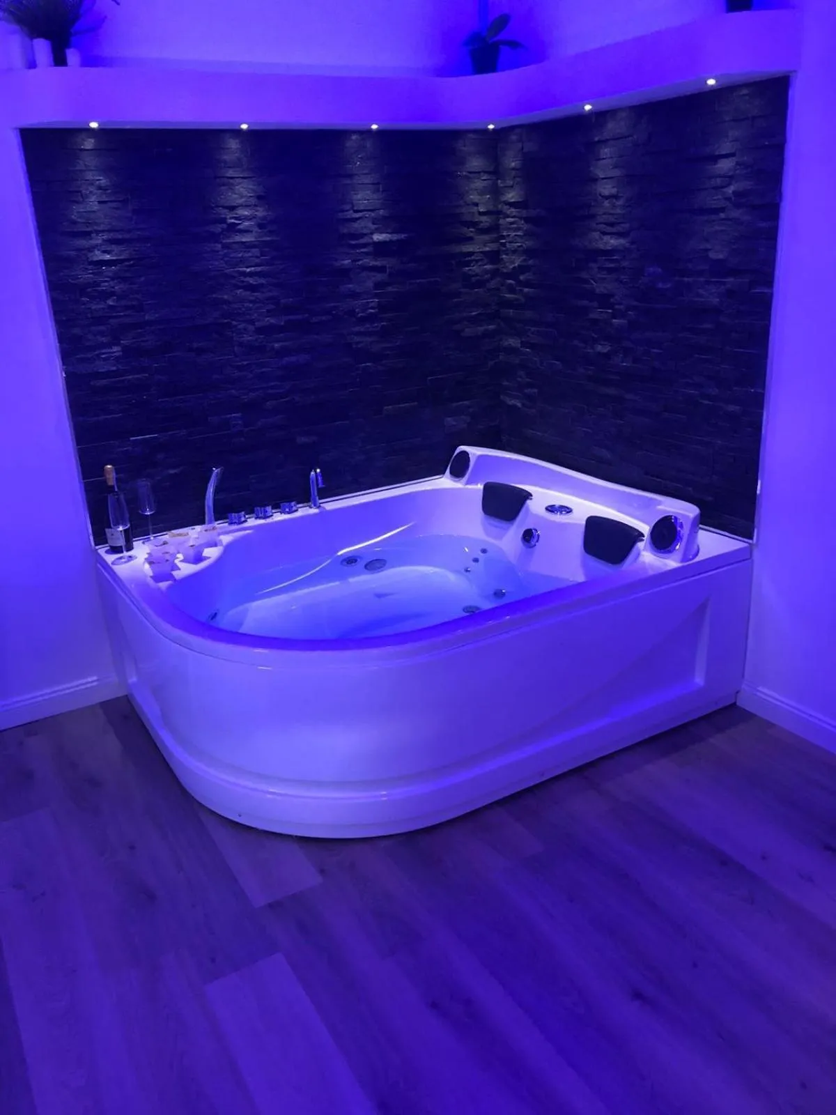 Hot Tub in Messina41 Hotel