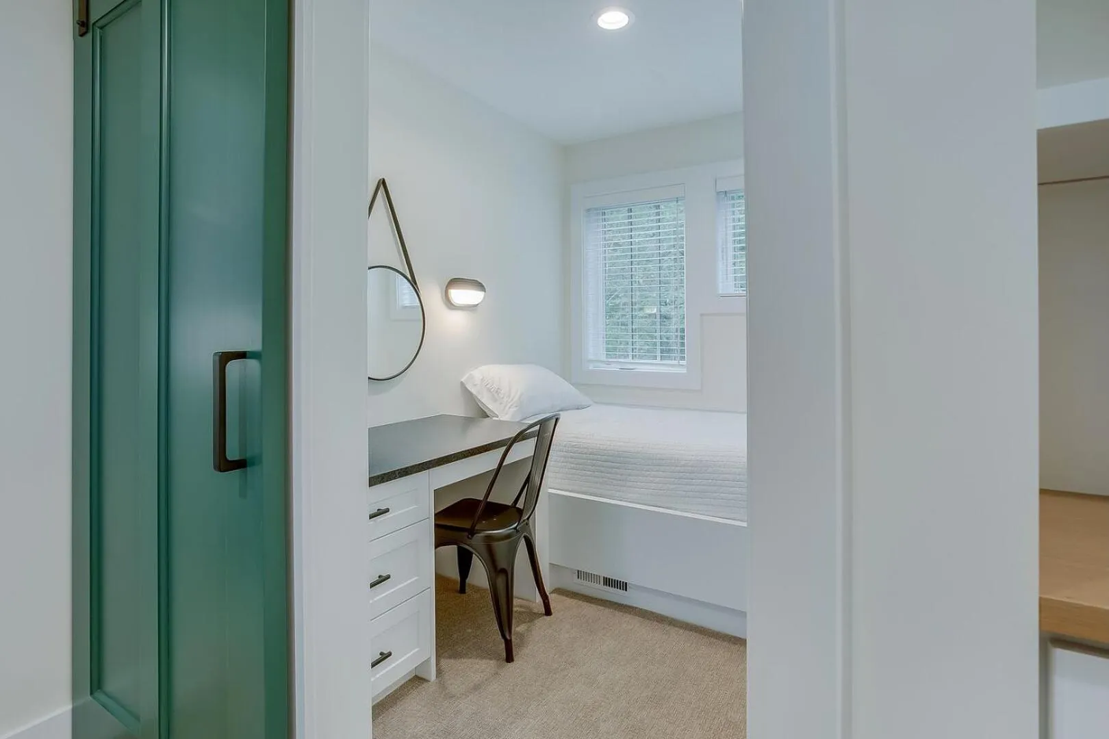 Bed in Lakemore Resort