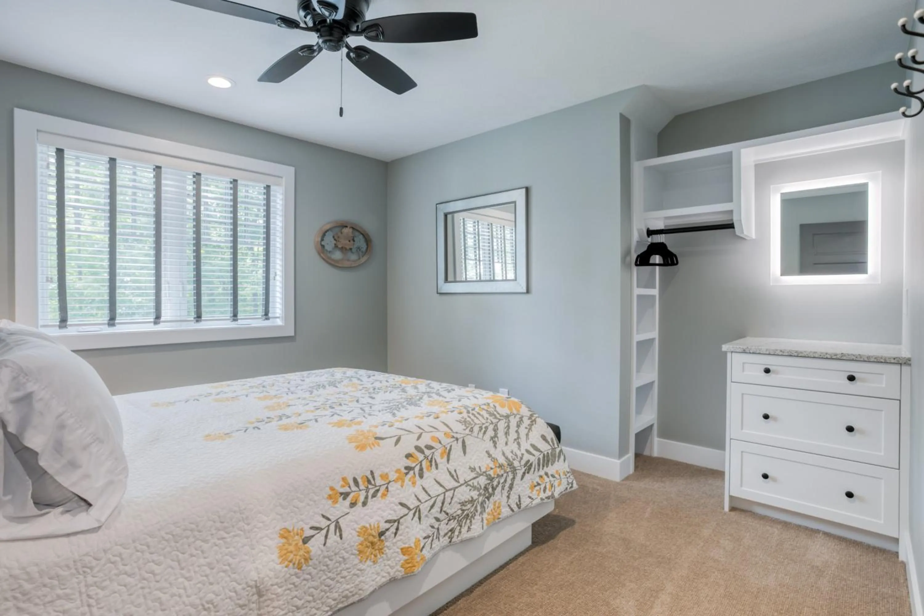 Bed in Lakemore Resort