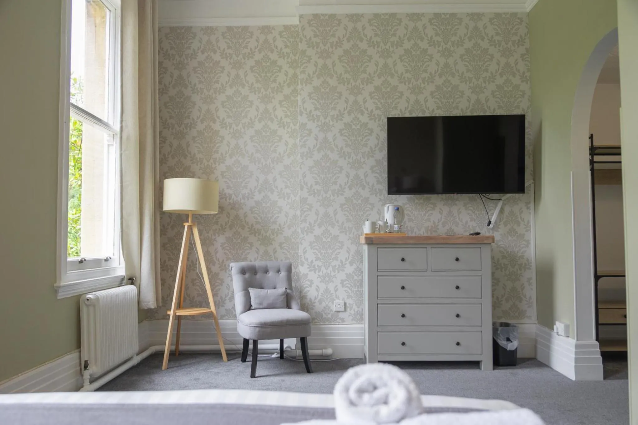Bedroom, Bed in Woodland Manor Hotel