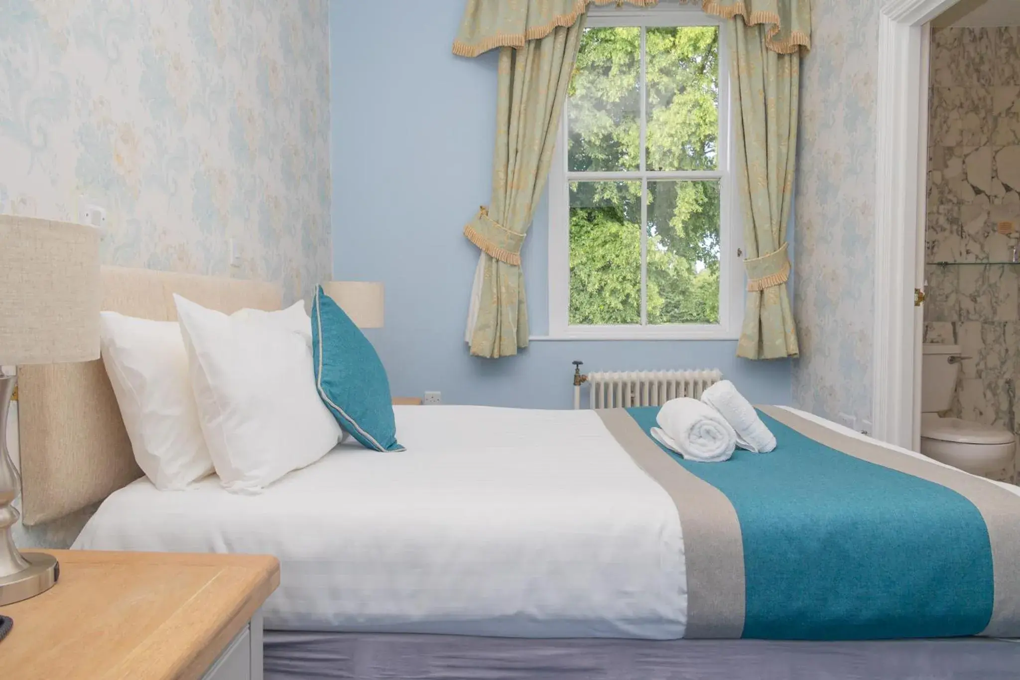 Budget Double Room in Woodland Manor Hotel Budget Double Room in Woodland Manor Hotel