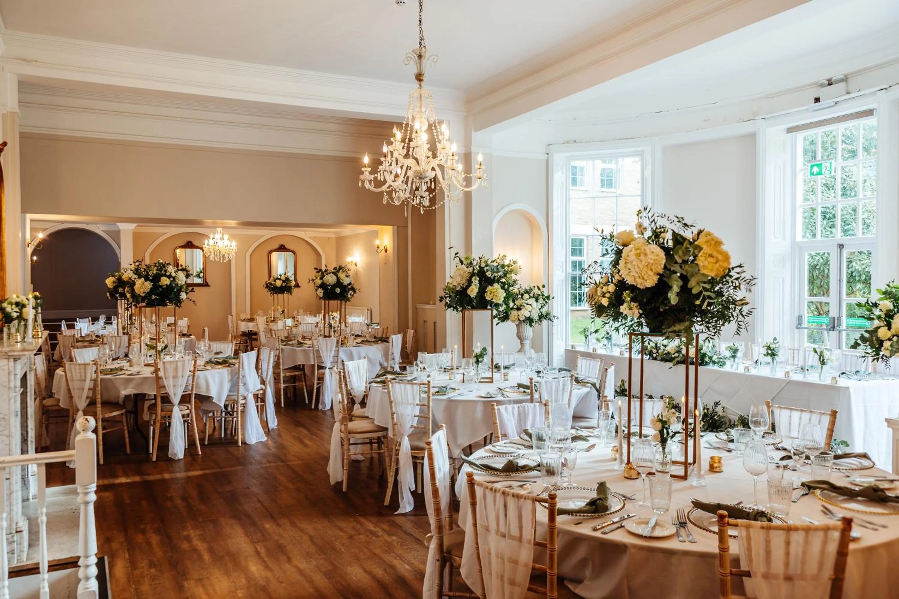 Restaurant/places to eat in Woodland Manor Hotel