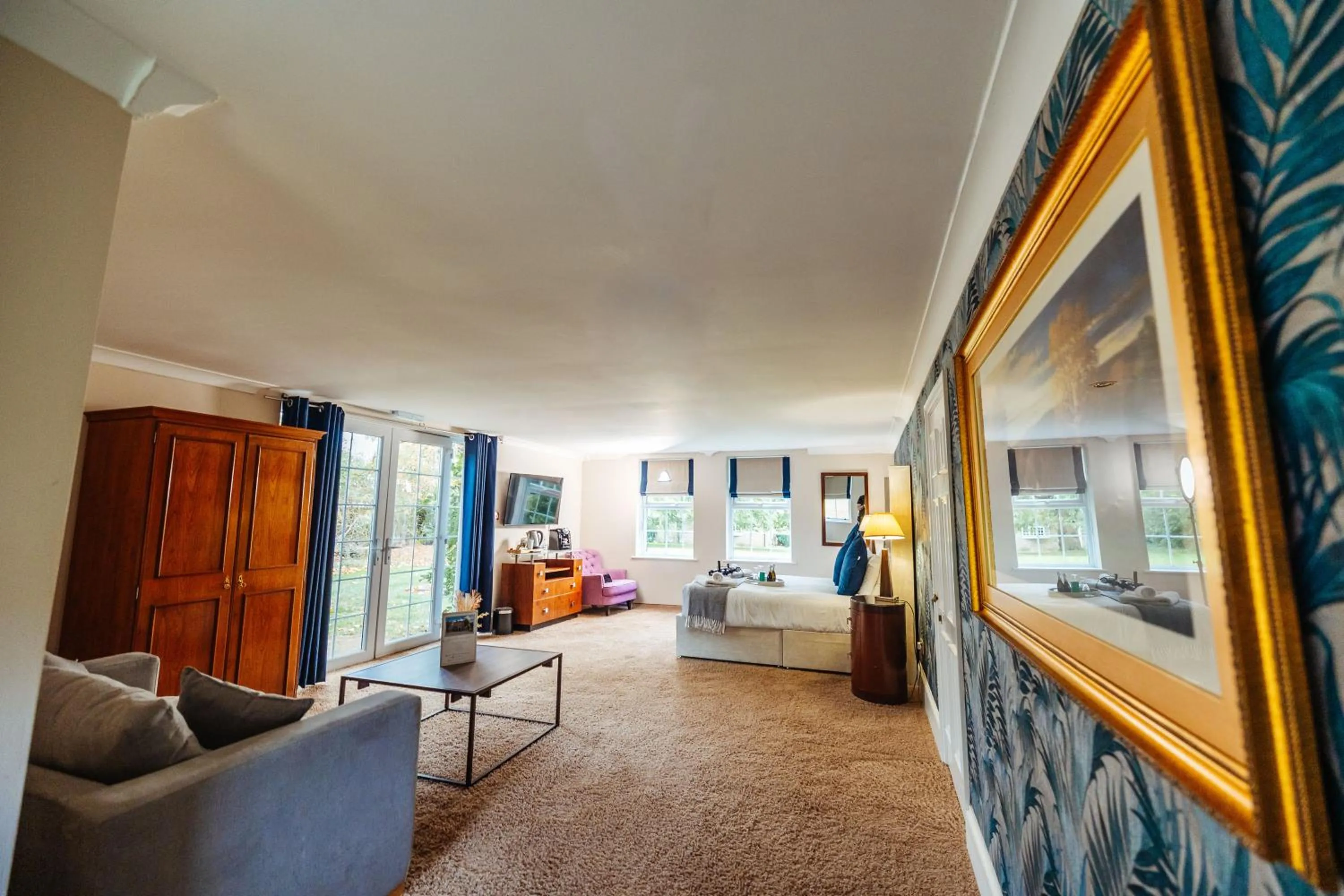 Photo of the whole room in Woodland Manor Hotel