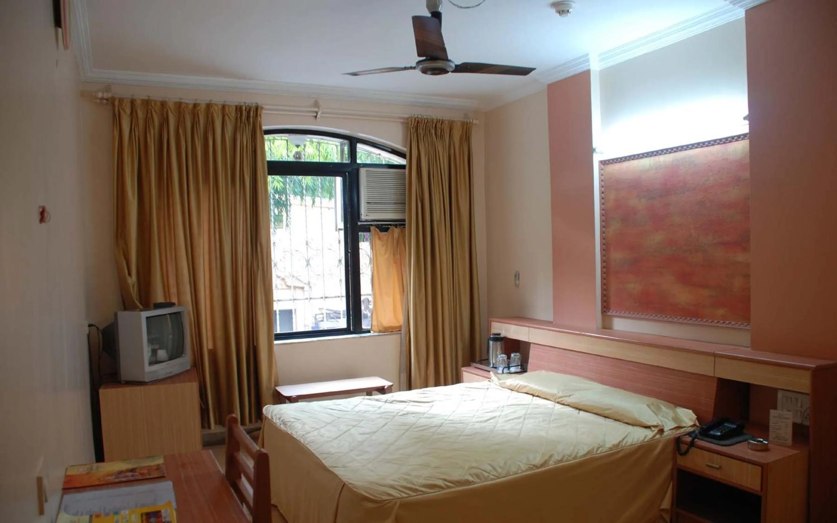 Bedroom, Bed in Rutugandh Heritage