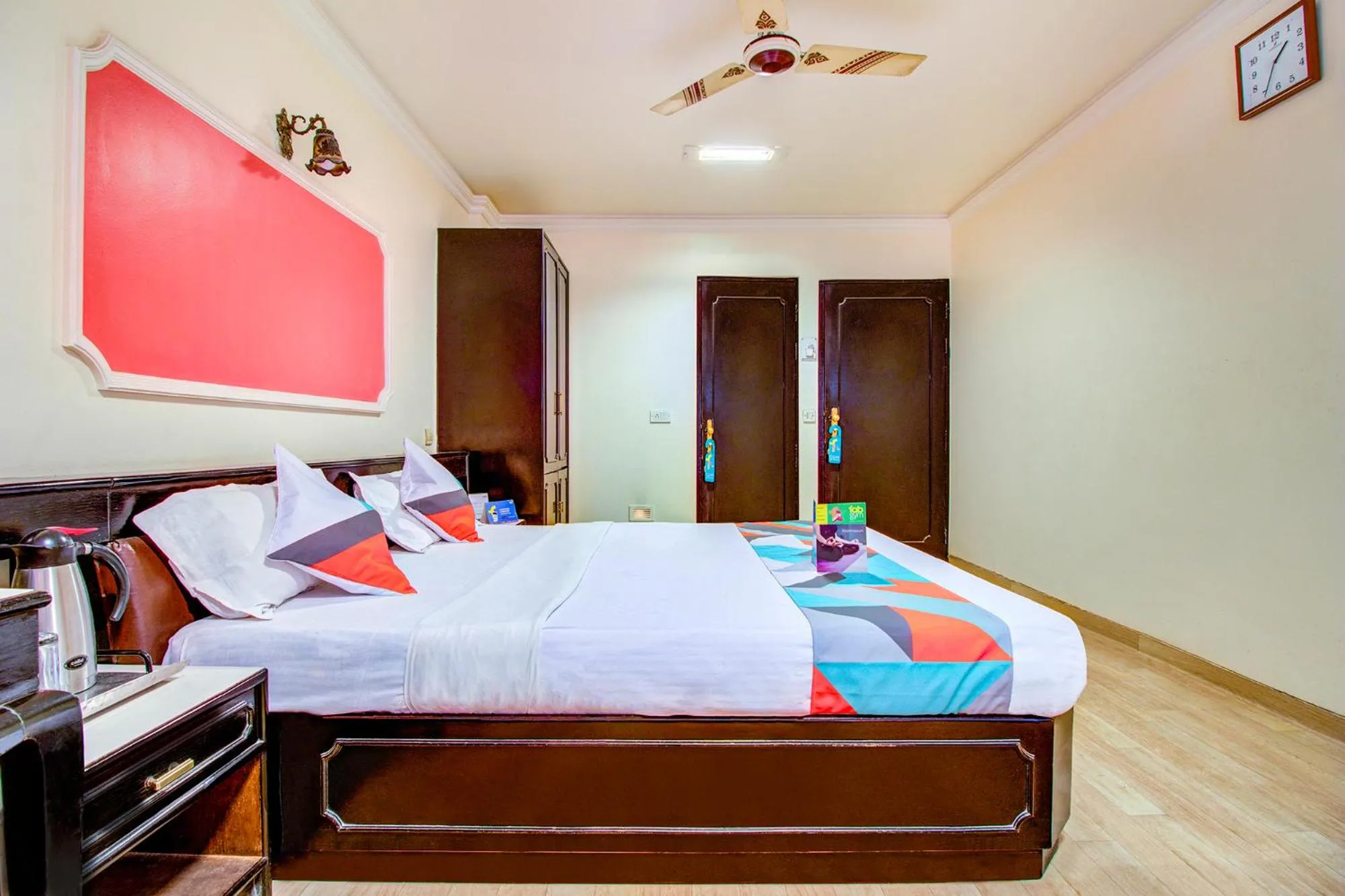 Photo of the whole room, Bed in Rutugandh Heritage