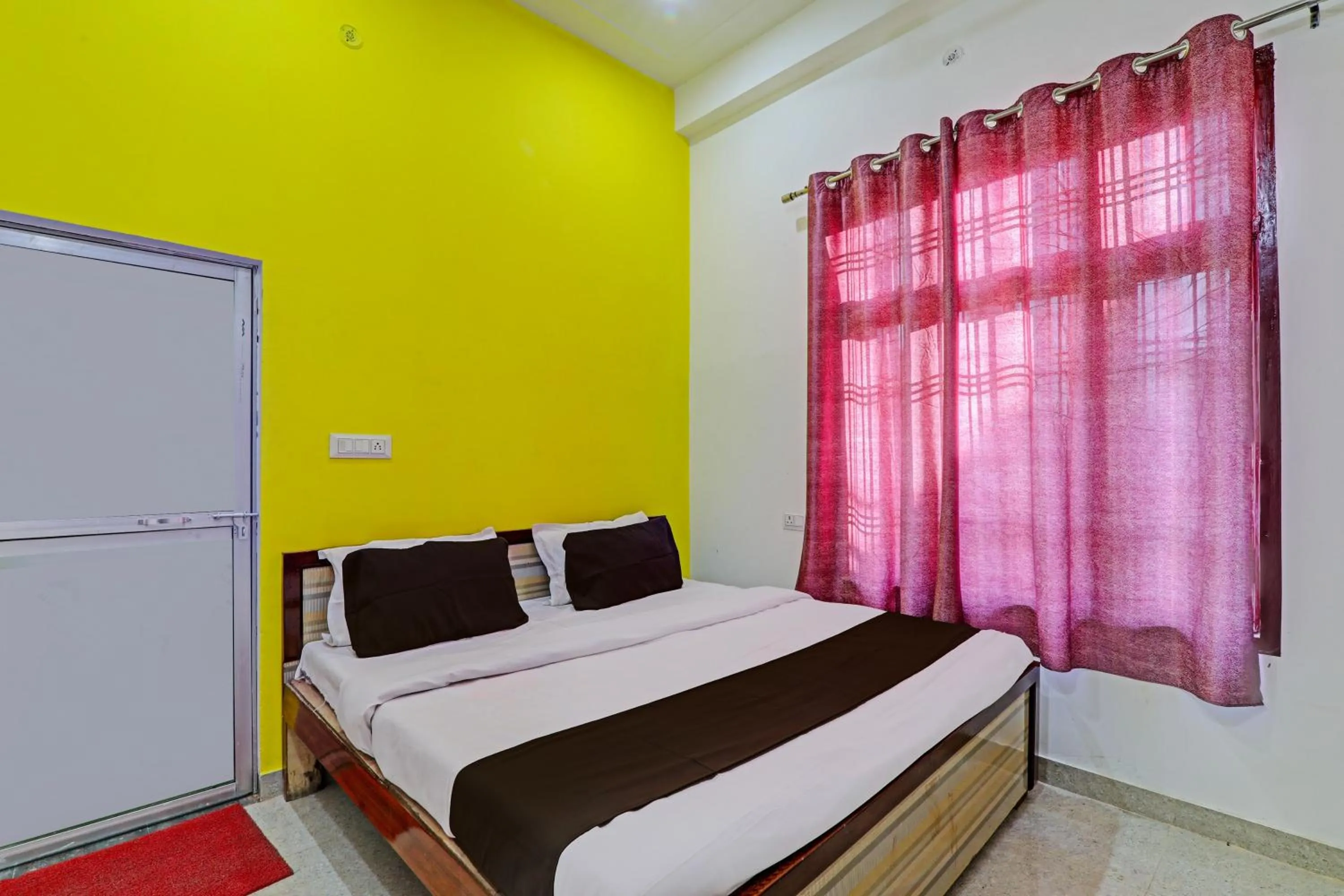 Bedroom, Bed in Hotel O Vikas Inn