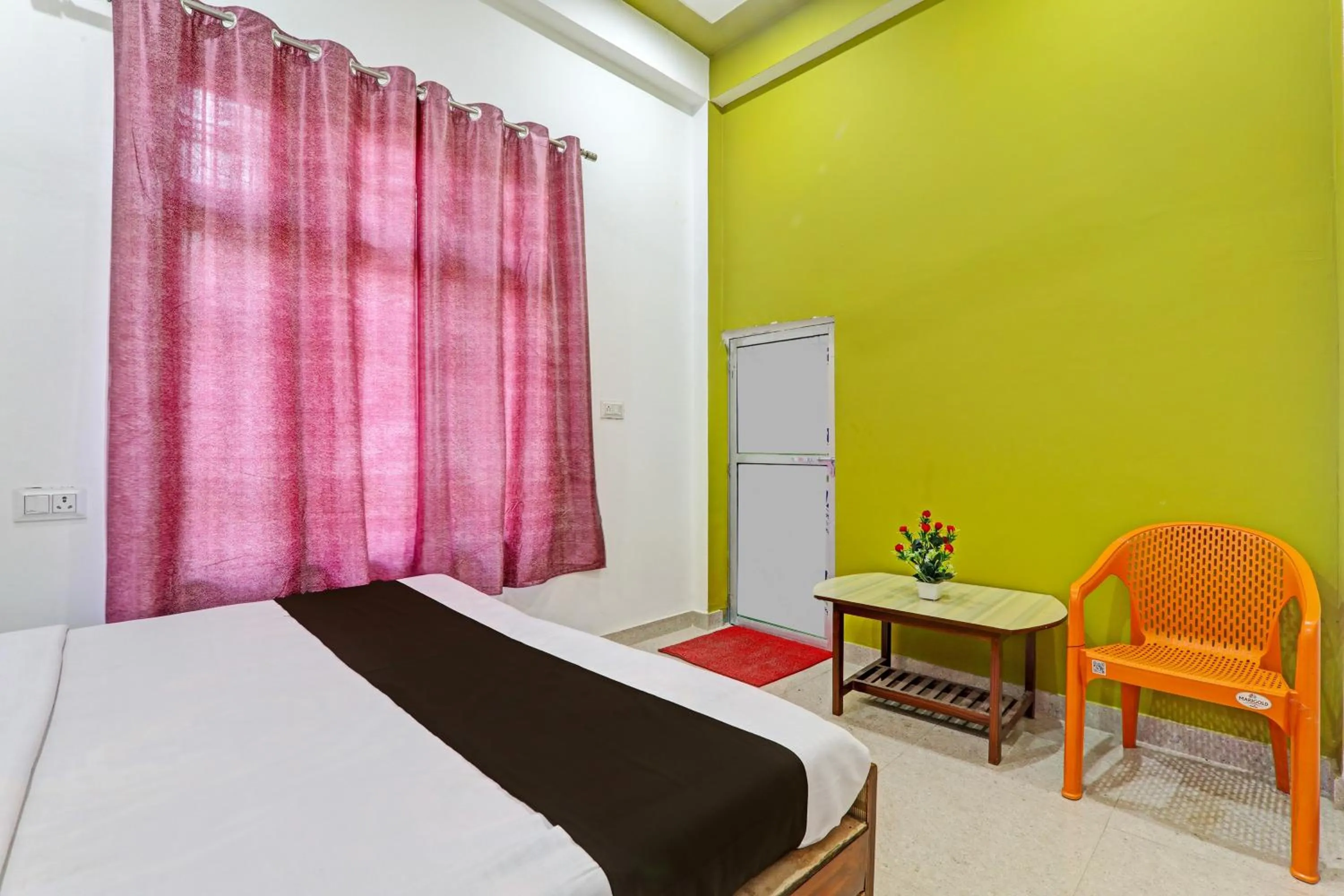 Bedroom, Bed in Hotel O Vikas Inn