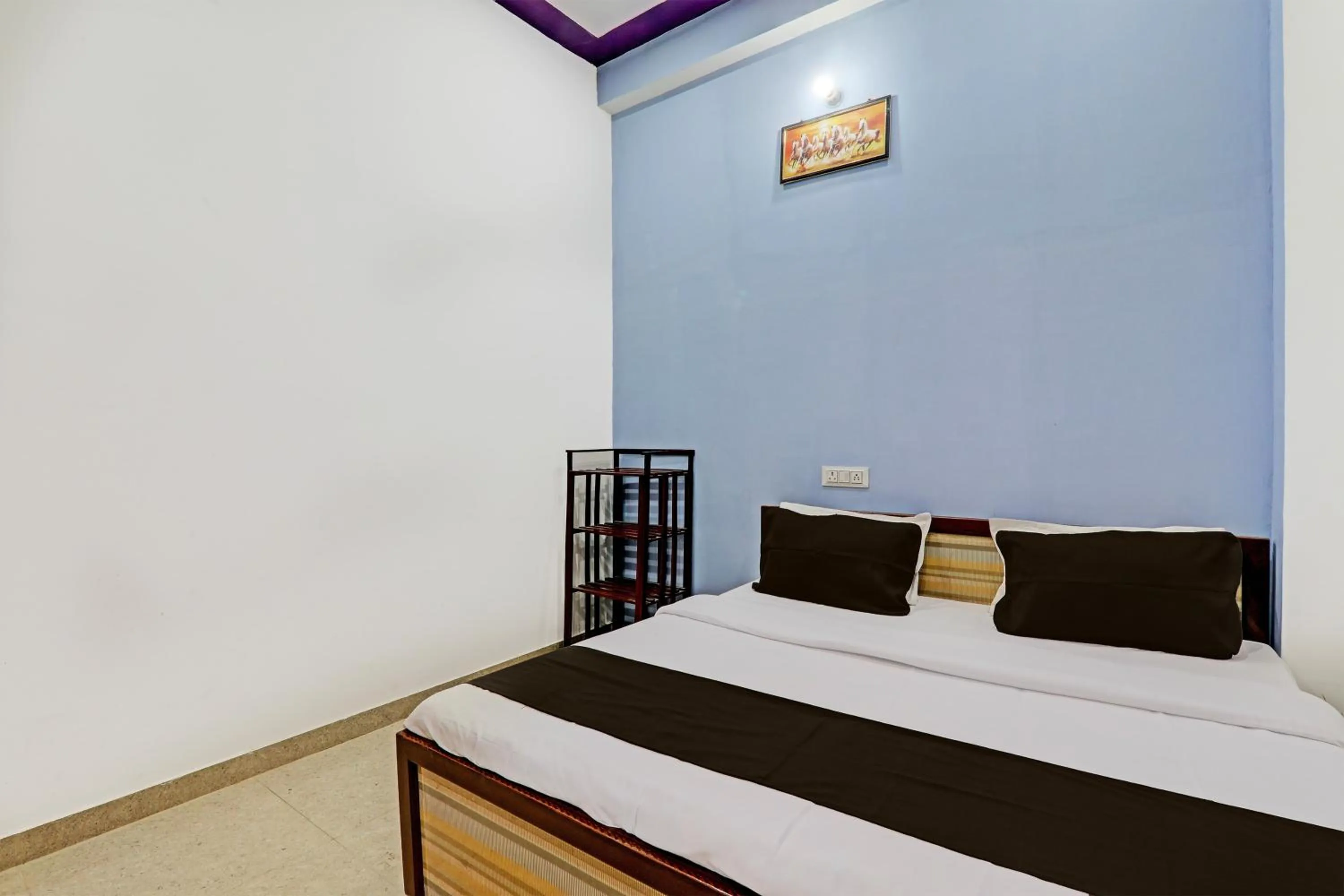 Bedroom, Bed in Hotel O Vikas Inn