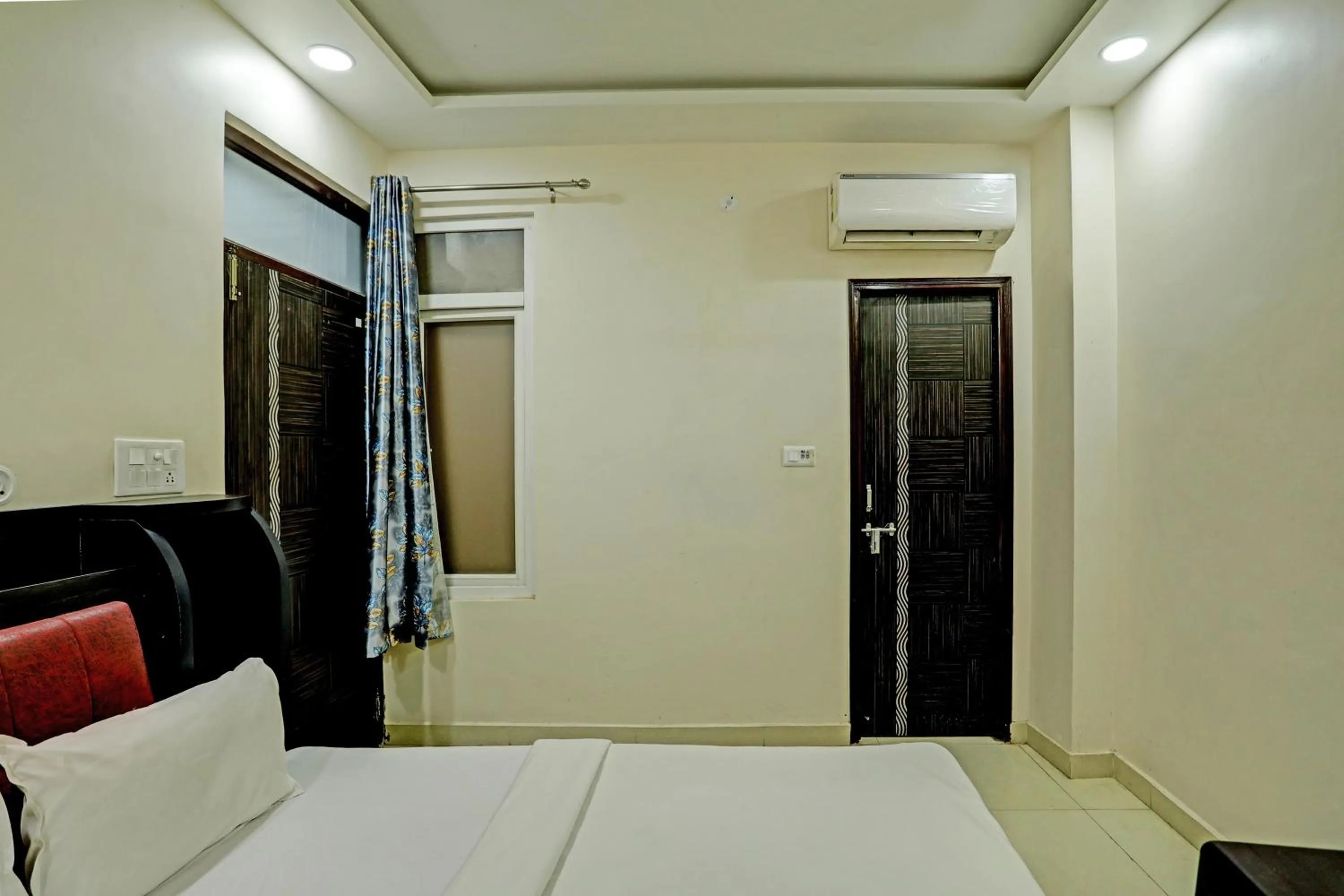 Bedroom, Bed in Super Hotel O Solam Inn