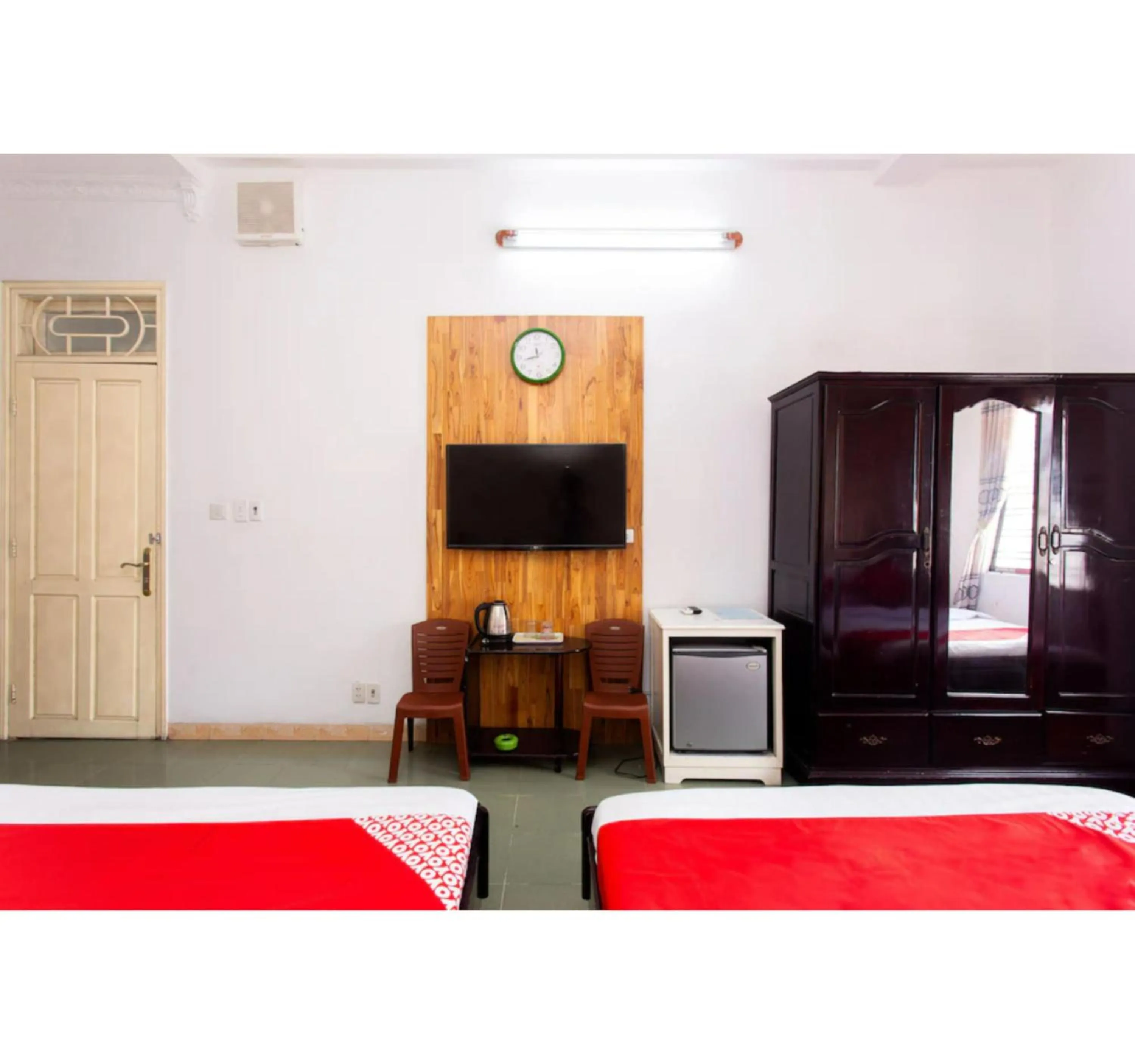 Superior Twin Room in OYO 553 Truong Giang Hotel