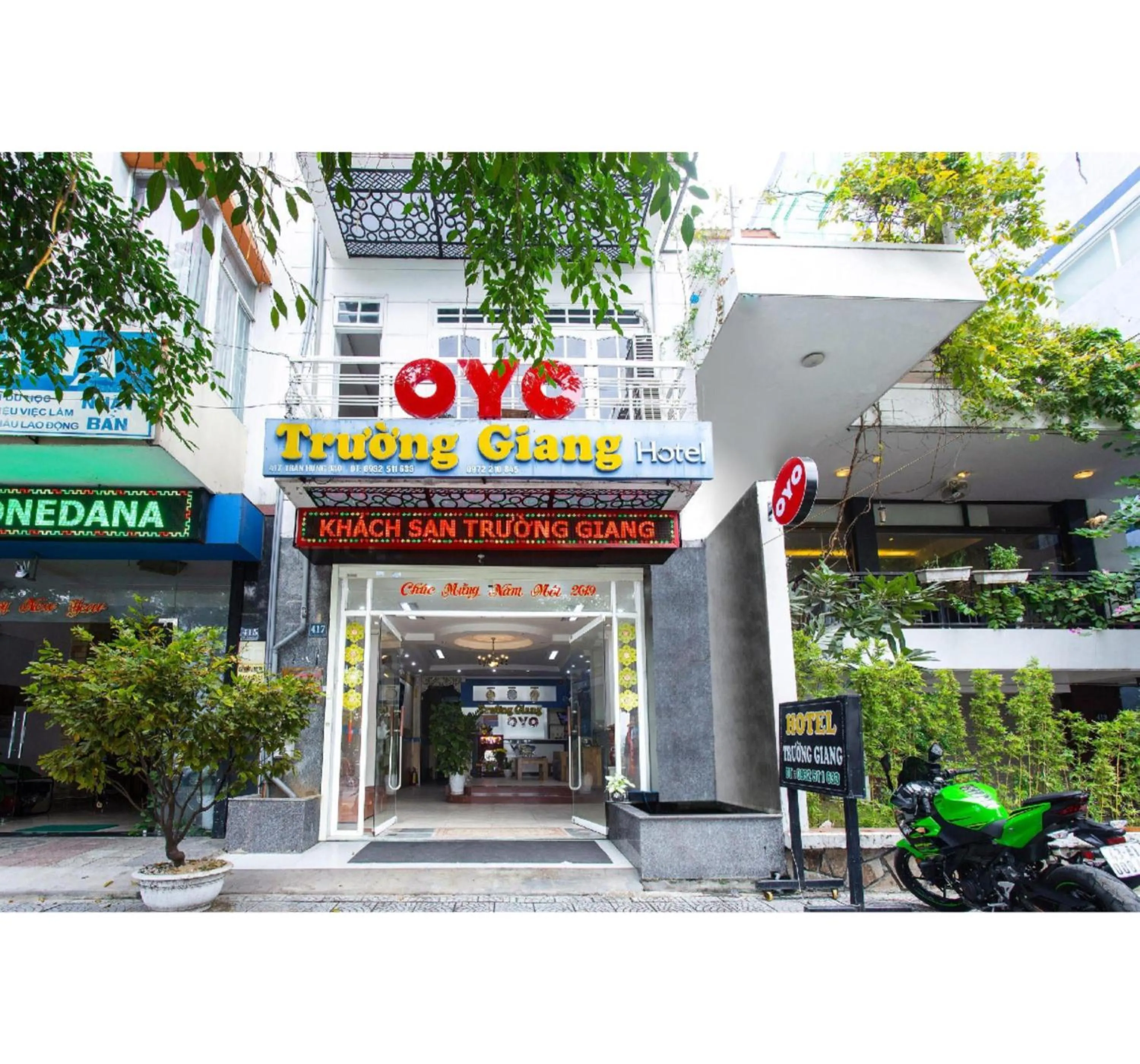 Property building in OYO 553 Truong Giang Hotel