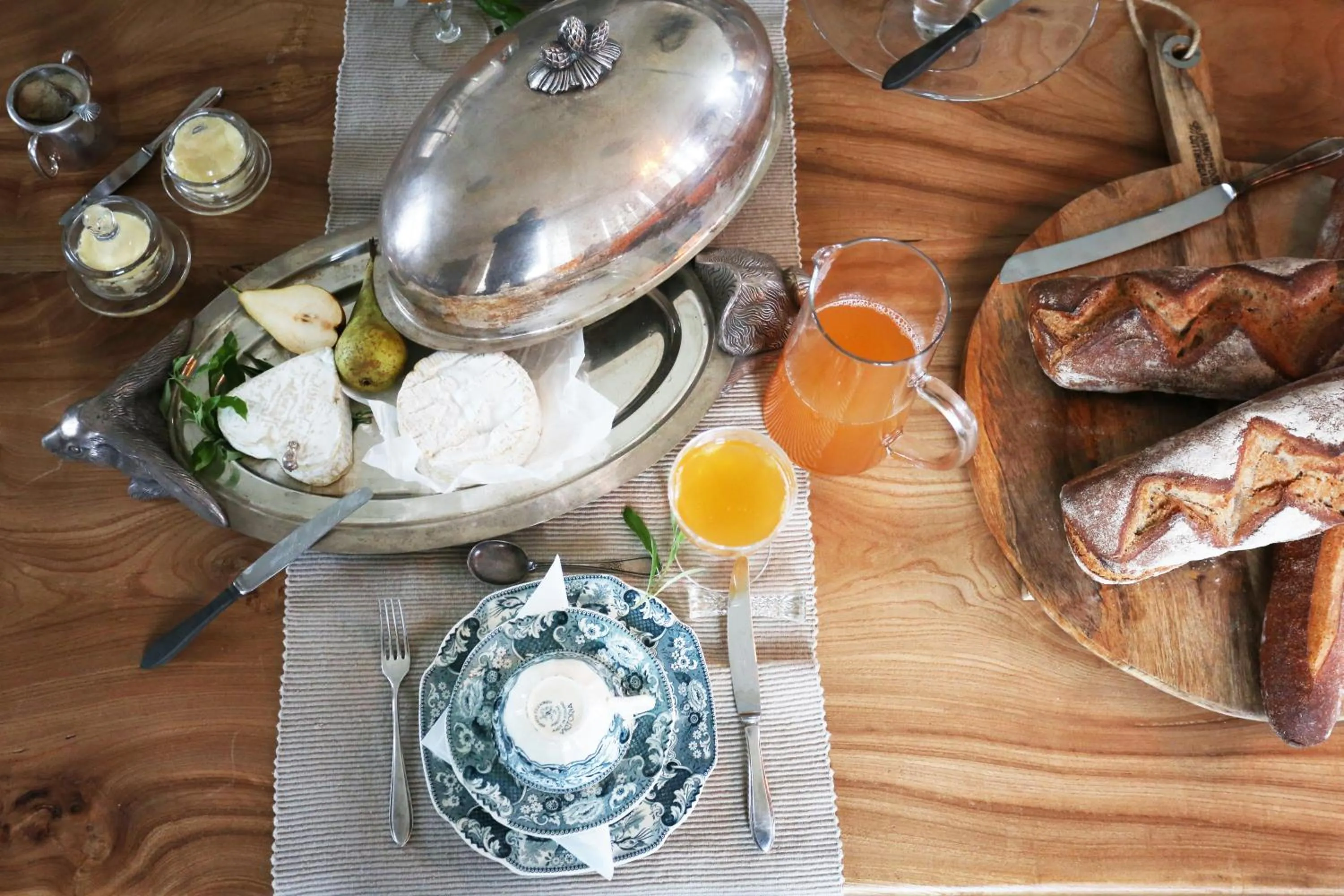 Continental breakfast in Le Chateau de Claids