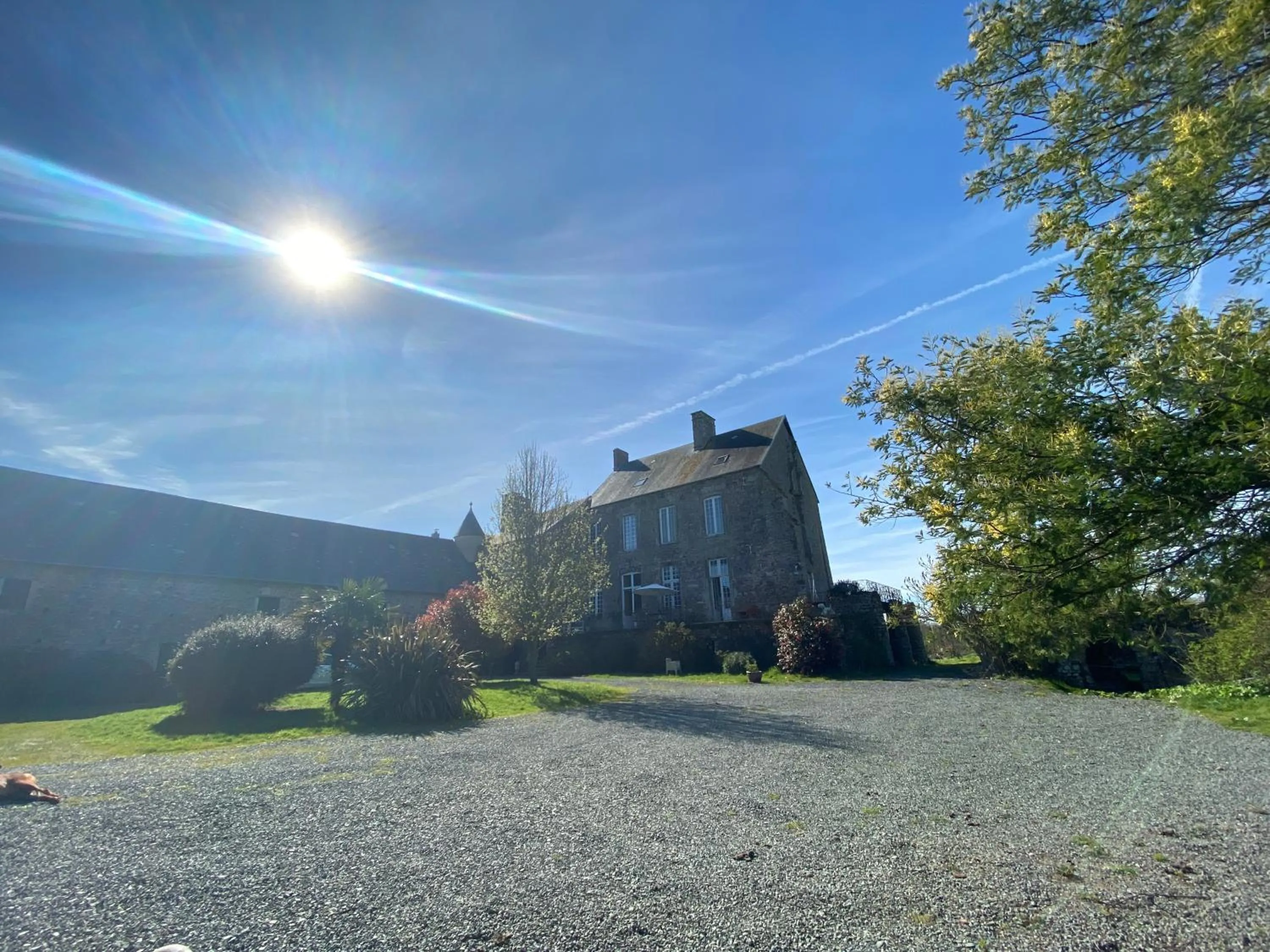 Property building in Le Chateau de Claids