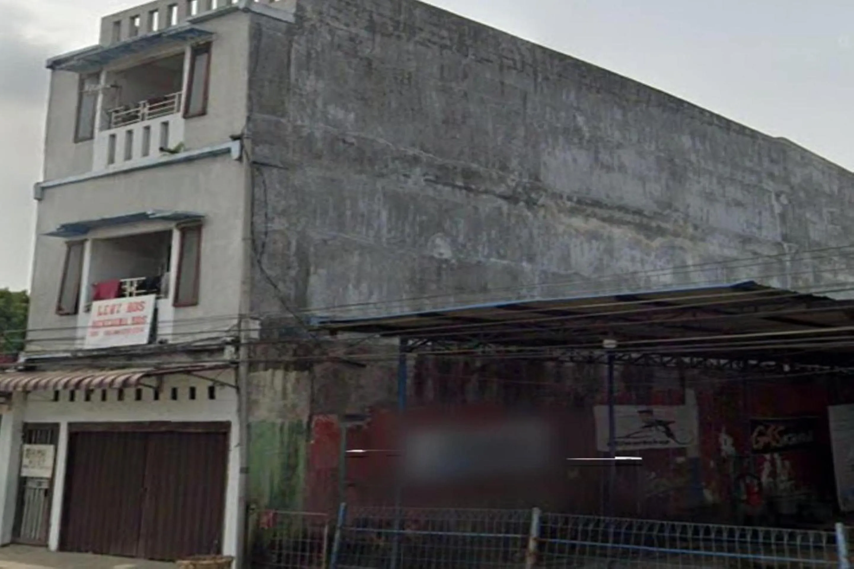 Facade/entrance in Hotel O Lewi Family Guest House Near GBKP Bangun Mulia Km. 11