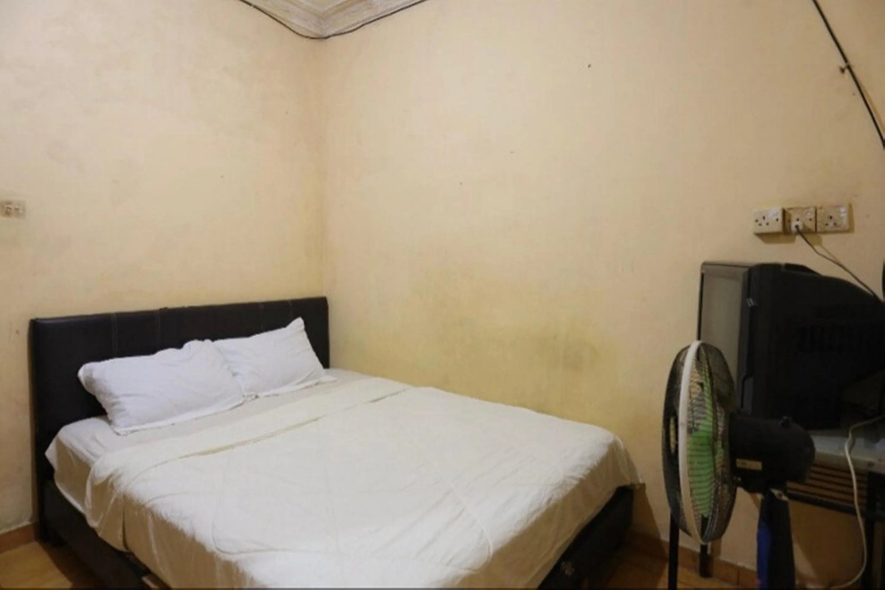 Bedroom, Bed in Hotel O Lewi Family Guest House Near GBKP Bangun Mulia Km. 11