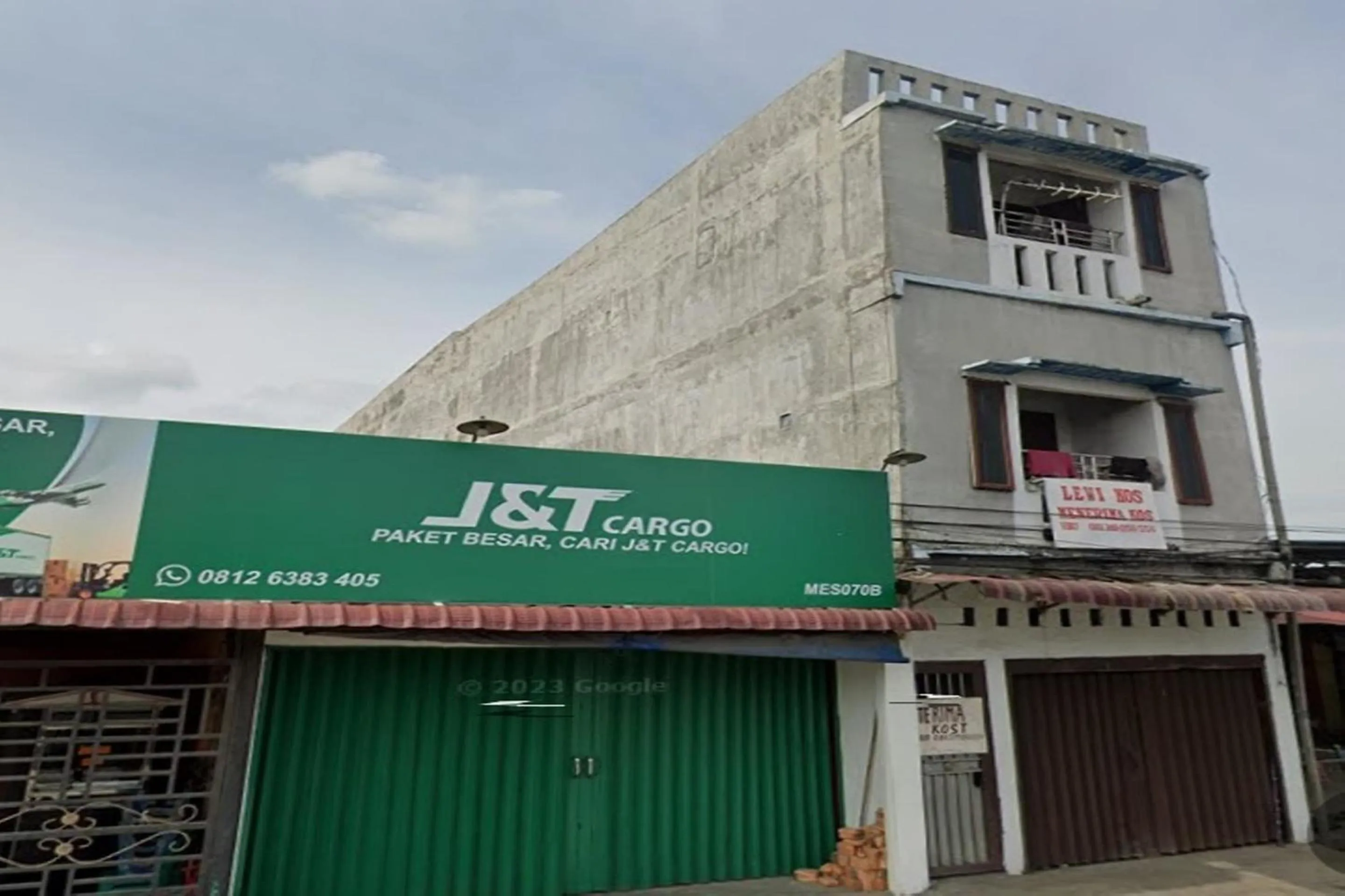 Facade/entrance in Hotel O Lewi Family Guest House Near GBKP Bangun Mulia Km. 11