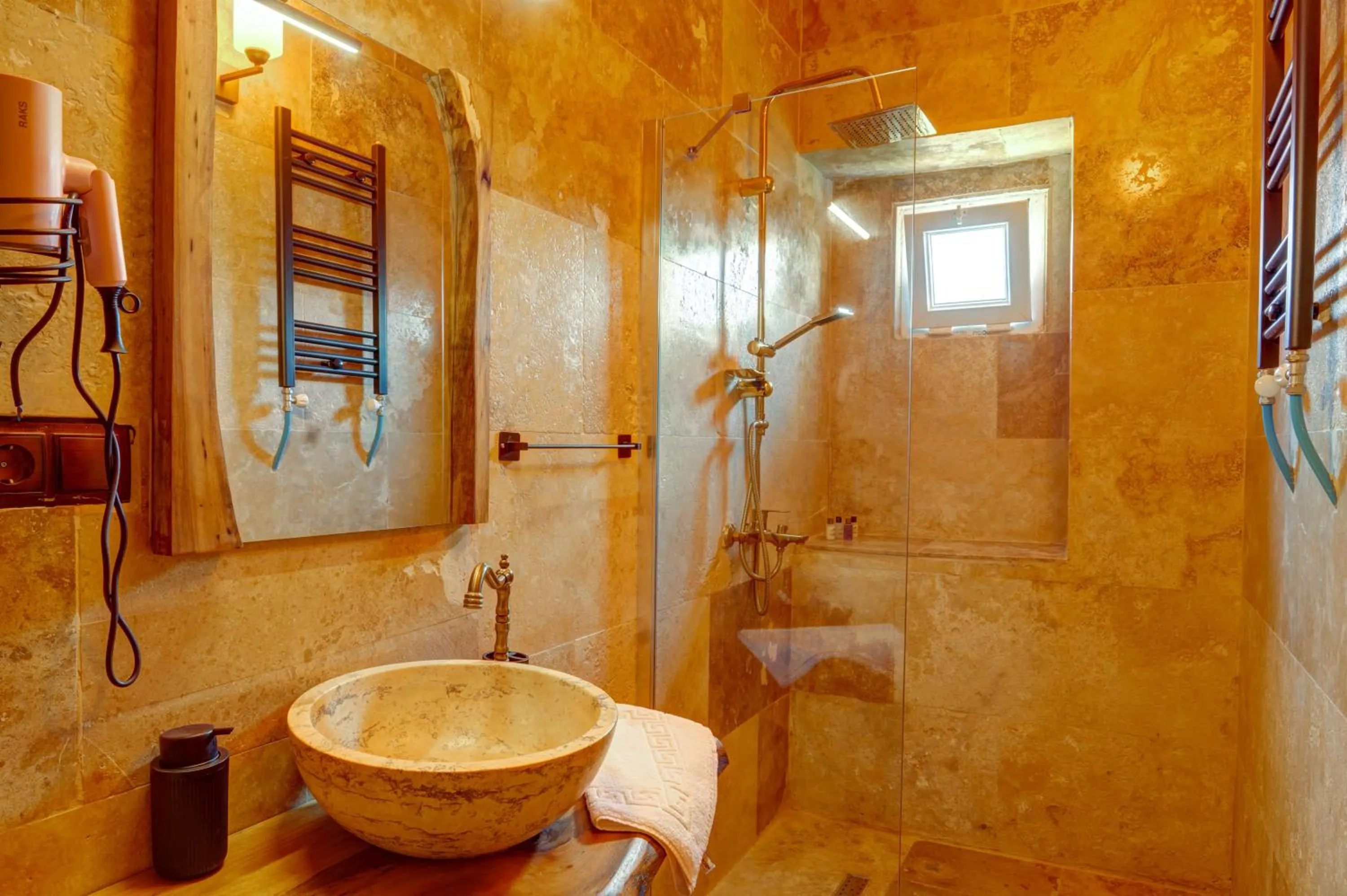 Shower in Ceran Stone House