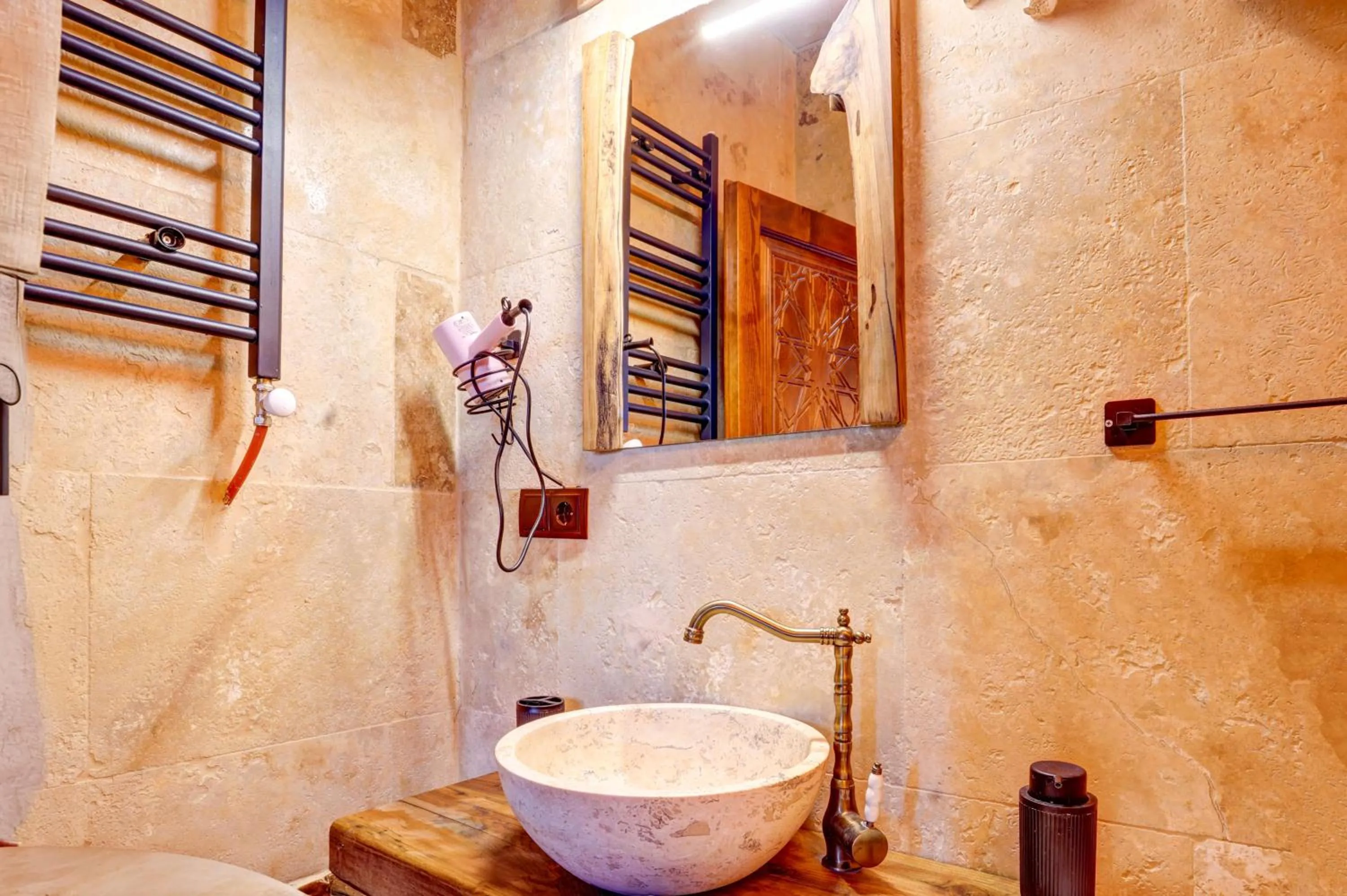 Shower in Ceran Stone House