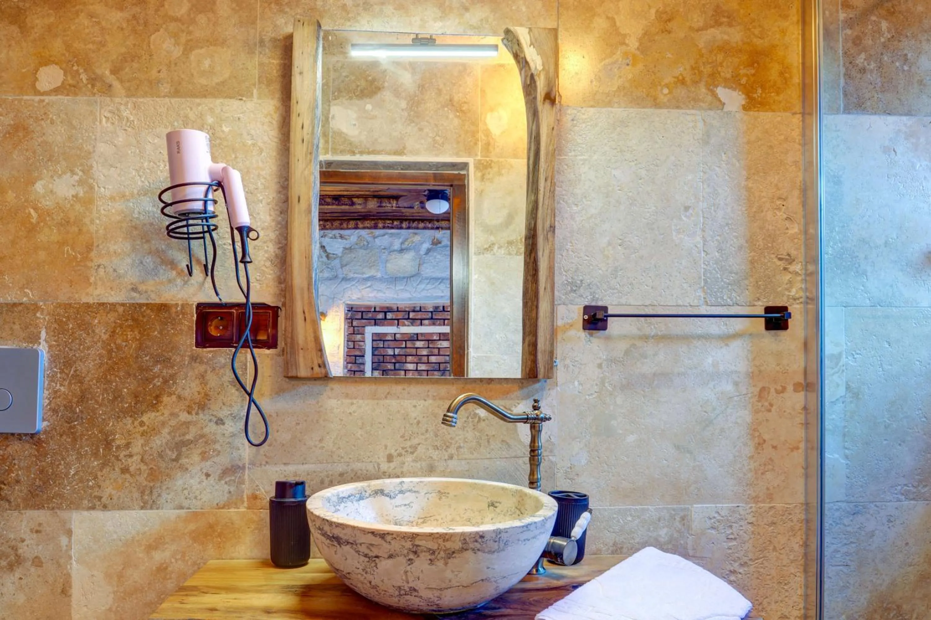 Shower in Ceran Stone House
