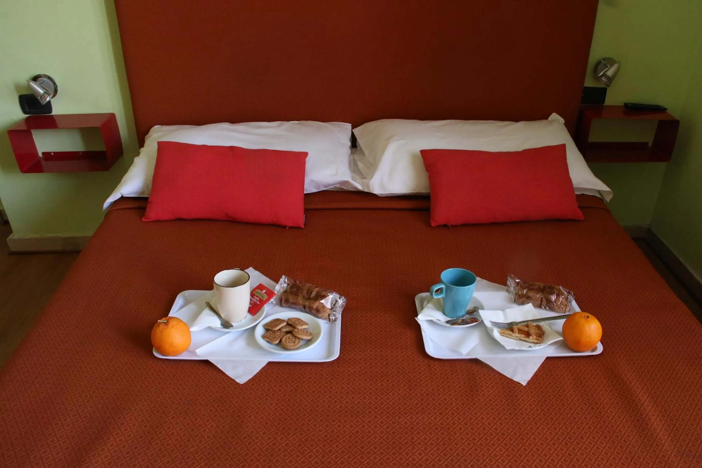 Coffee/tea facilities, Bed in Colosseoinn