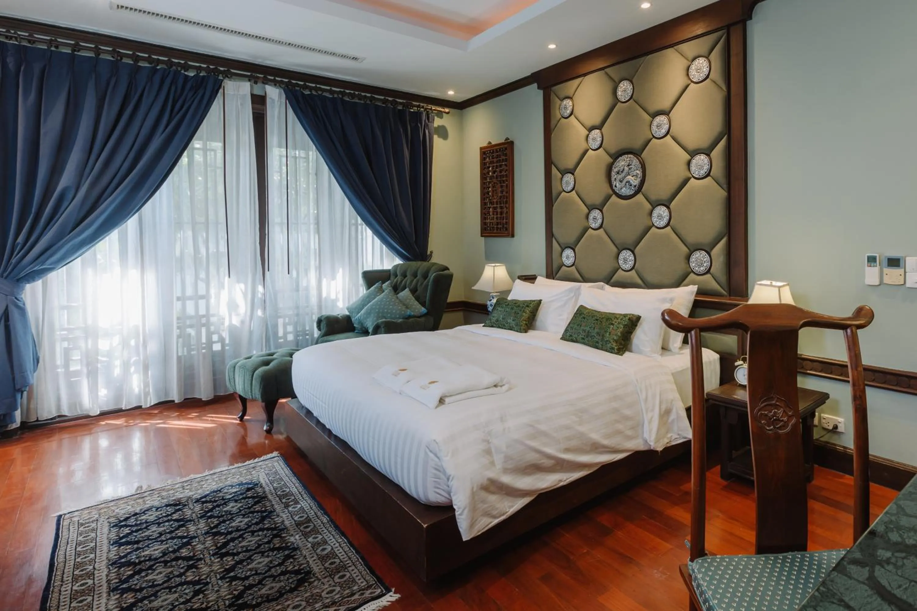 Photo of the whole room, Bed in Lunar Mansion Hotel