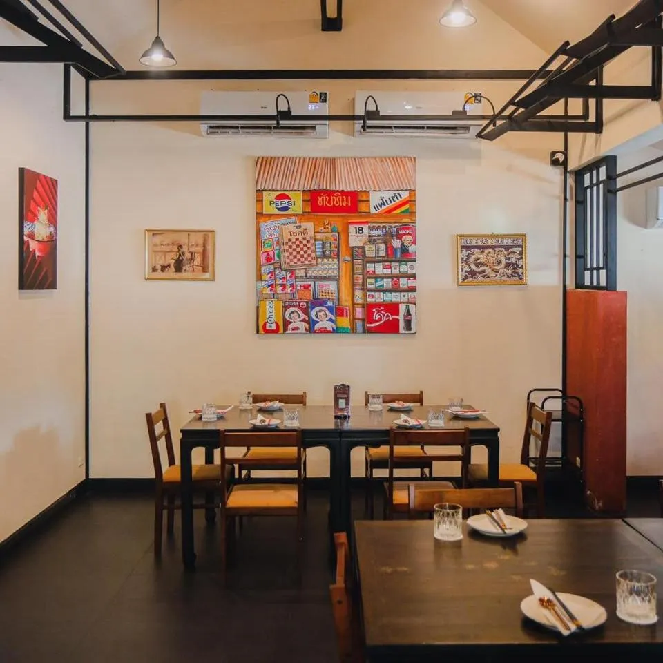 Restaurant/places to eat in Lunar Mansion Hotel