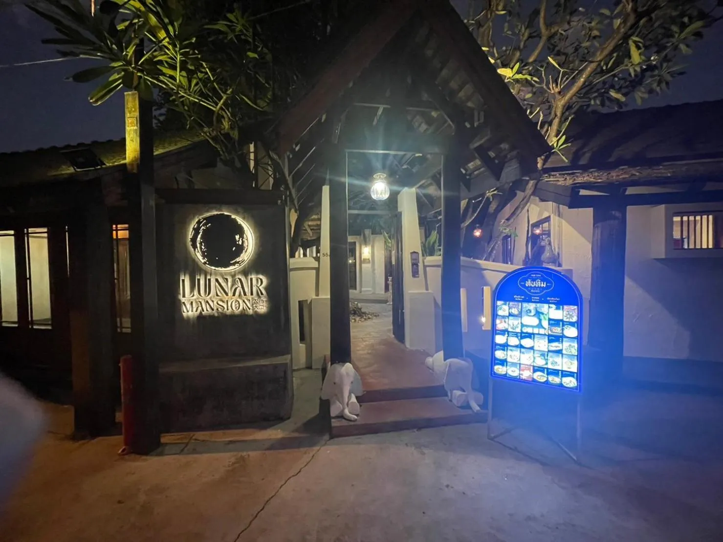 Facade/entrance in Lunar Mansion Hotel