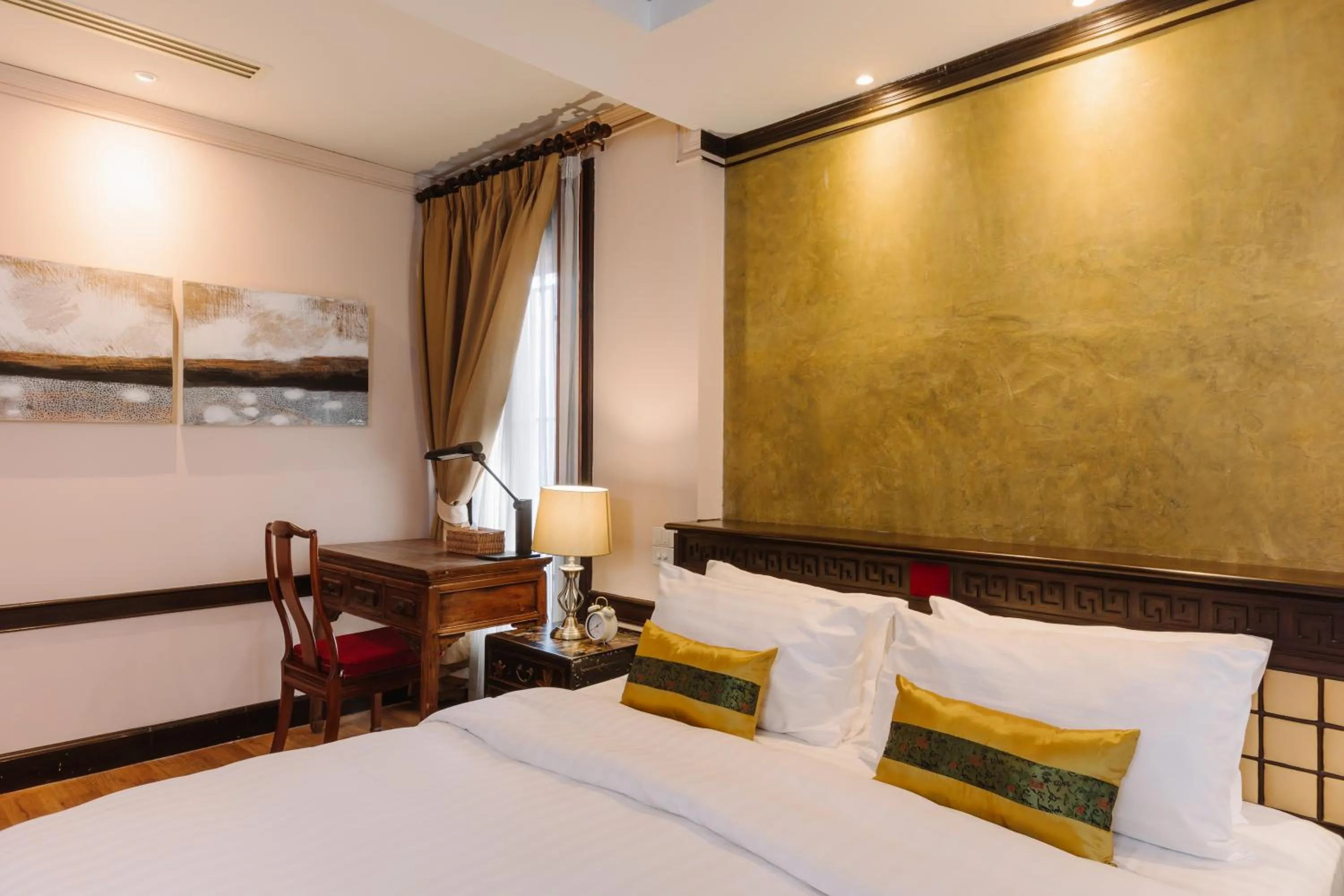 Bed in Lunar Mansion Hotel