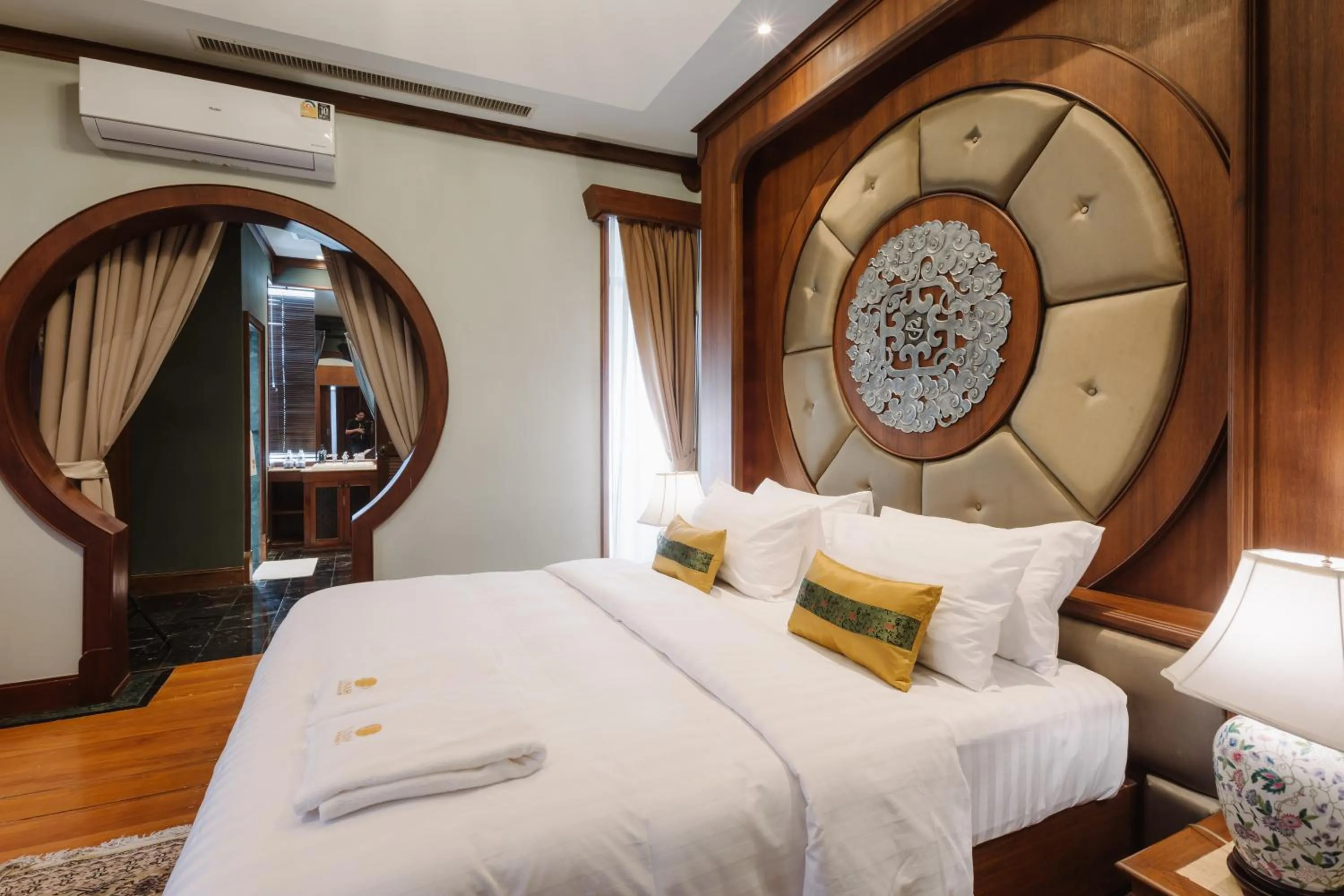 Bed in Lunar Mansion Hotel