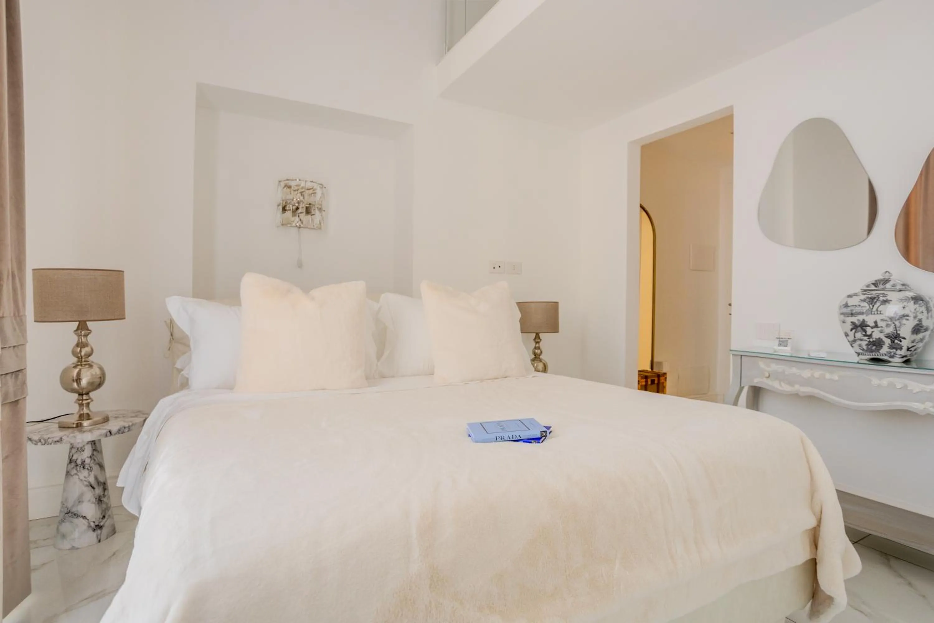 Photo of the whole room, Bed in La Corte dei Mille Luxury