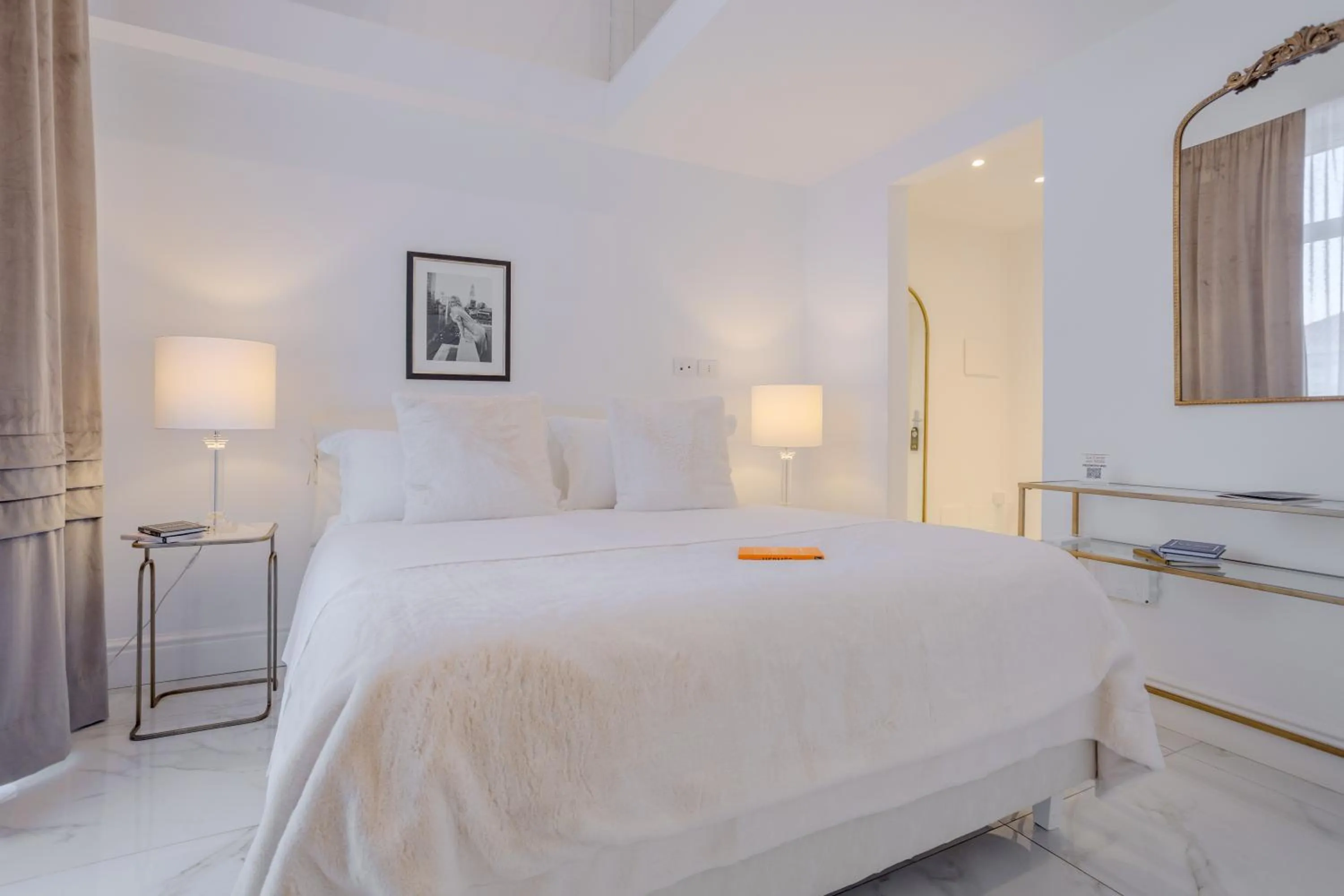Photo of the whole room, Bed in La Corte dei Mille Luxury