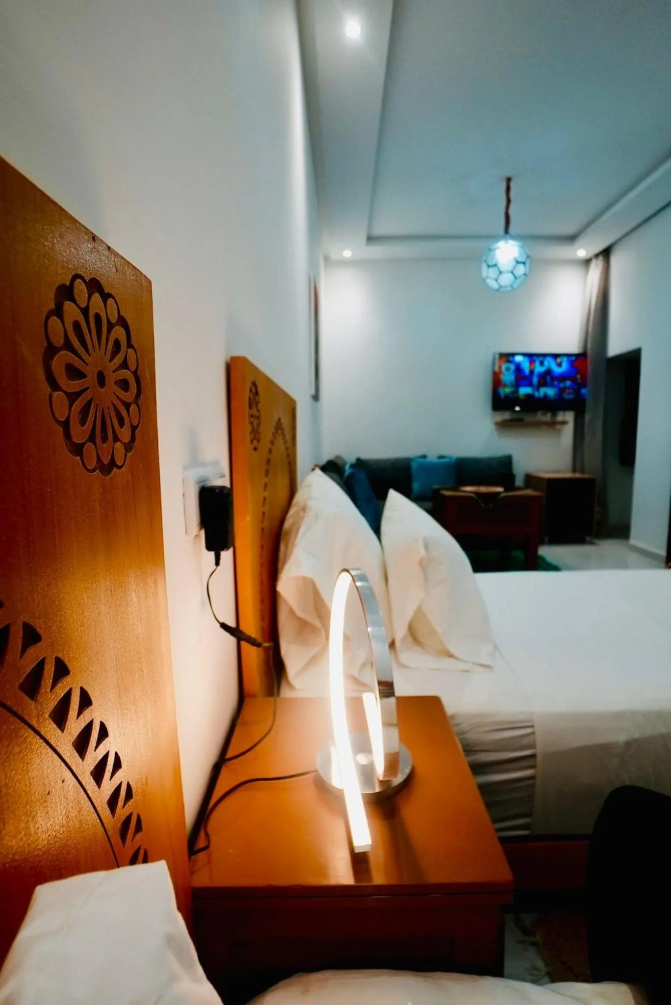 Communal lounge/ TV room, Bed in Riad hotel Cecil