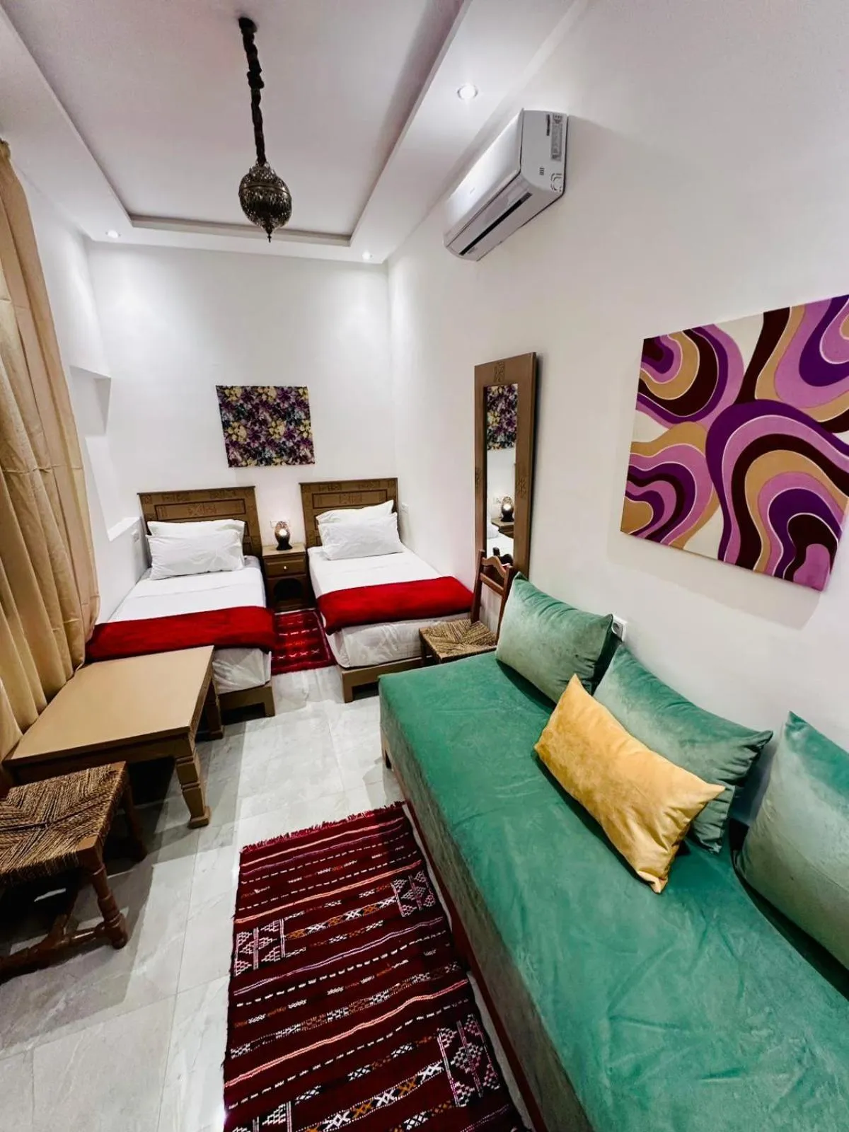 Property building, Bed in Riad hotel Cecil