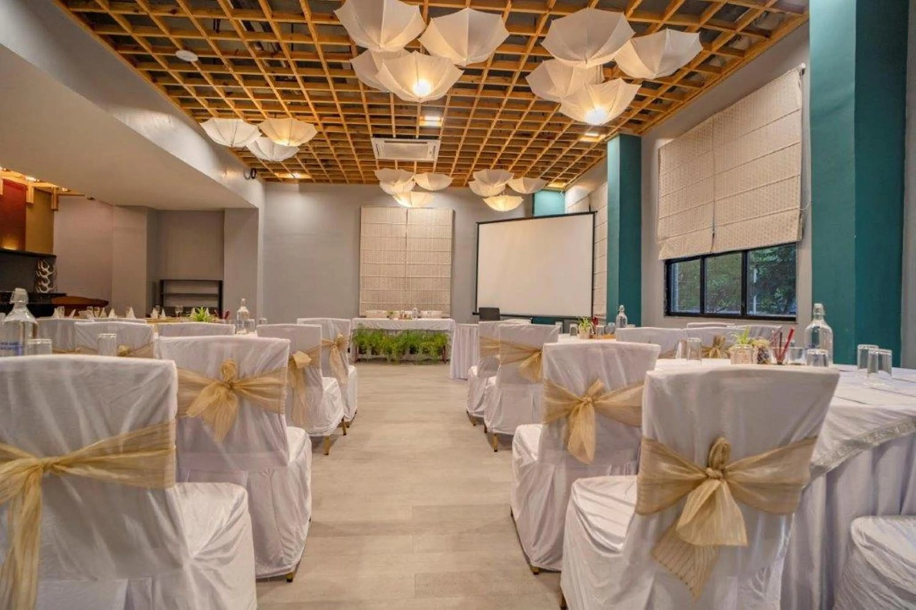 Banquet/Function facilities in Golden Tulip Udaipur