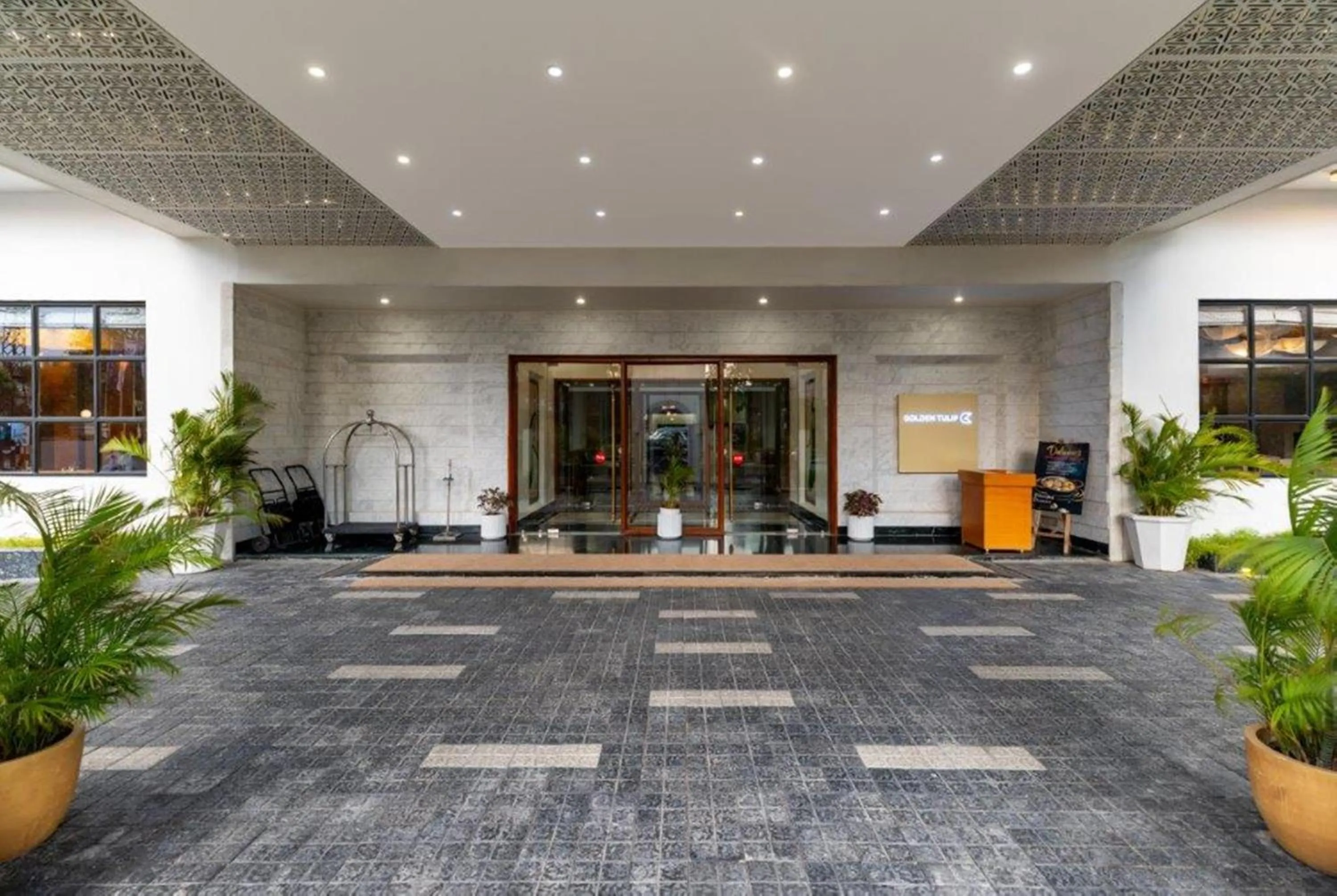 Facade/entrance in Golden Tulip Udaipur