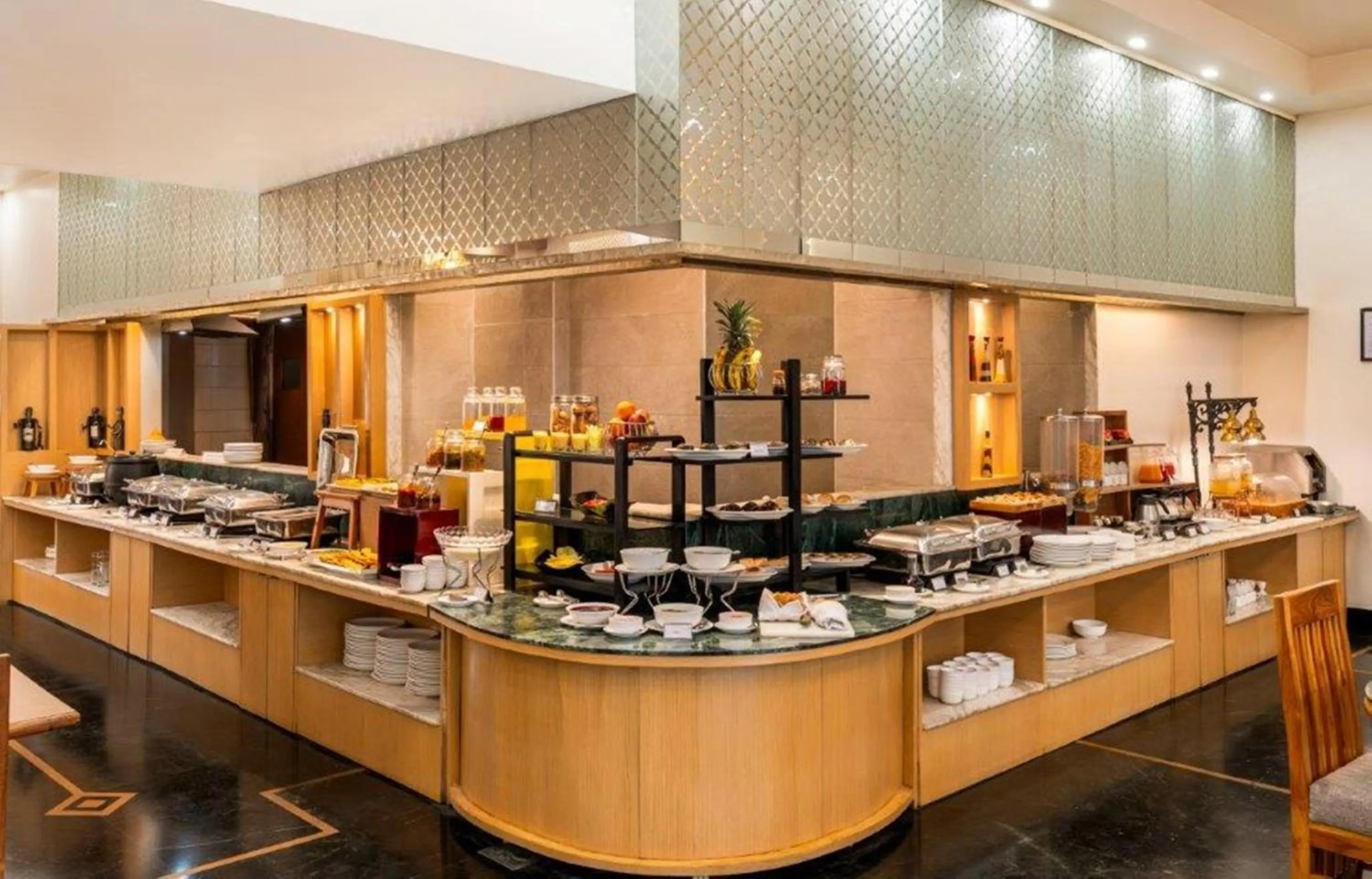 Restaurant/places to eat in Golden Tulip Udaipur