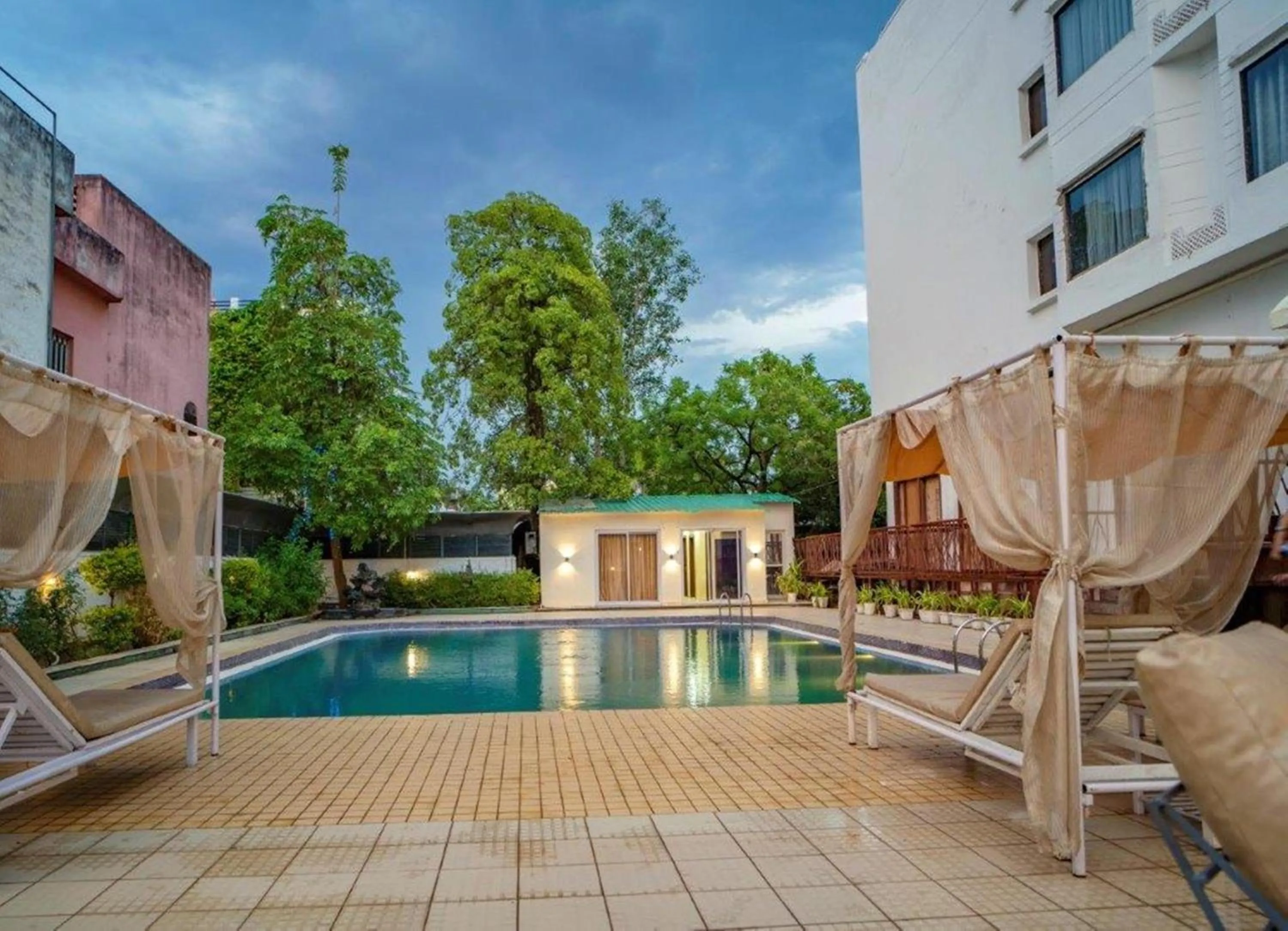 Swimming pool in Golden Tulip Udaipur