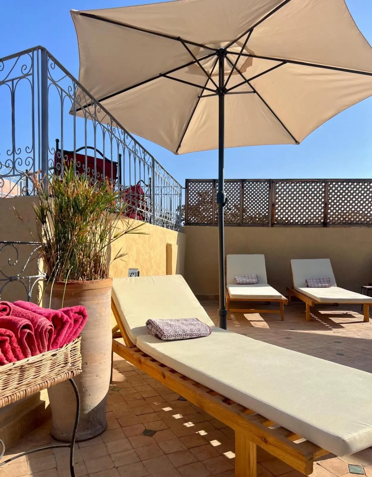 Swimming pool in Riad Jnan El Cadi