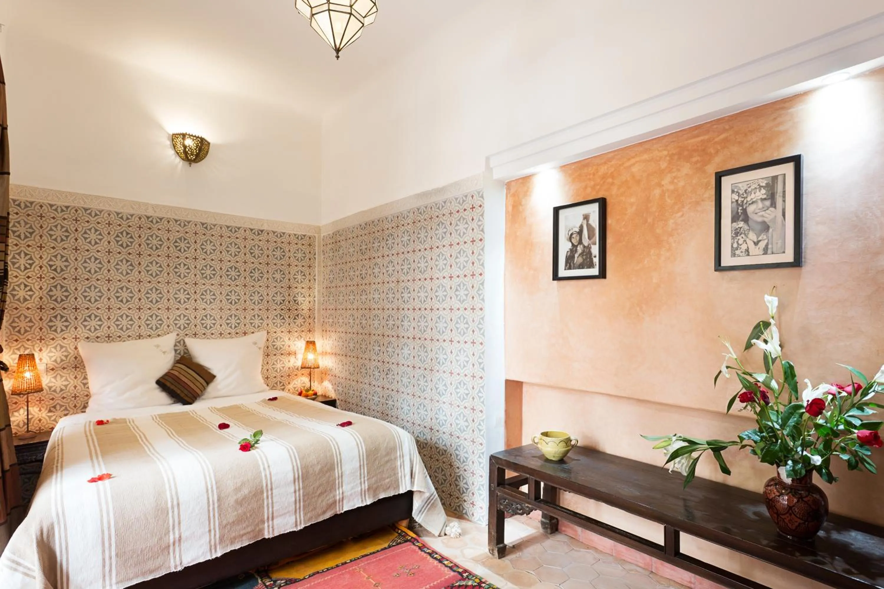 Bed in Riad Jnan El Cadi