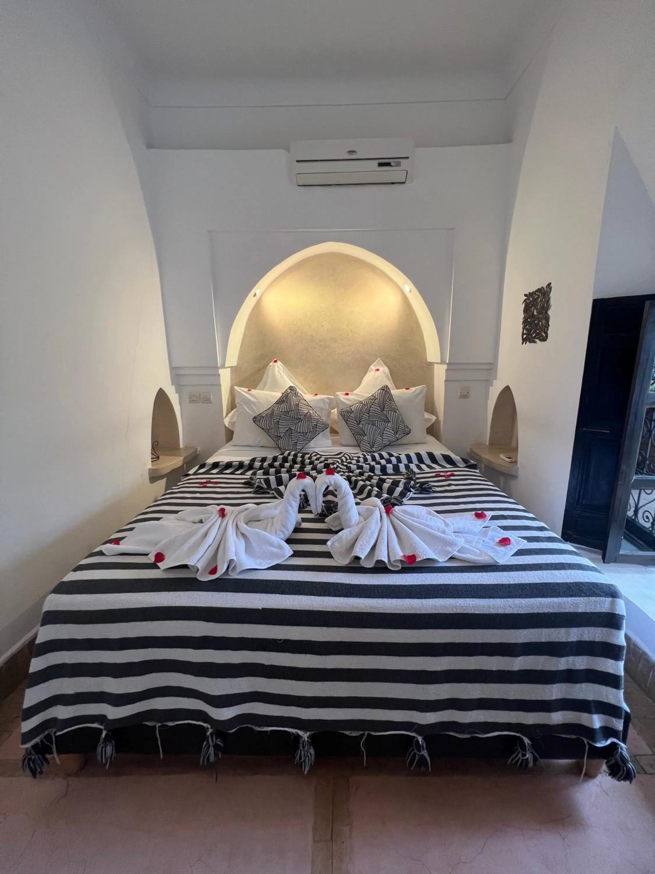 Bed in Riad Jnan El Cadi