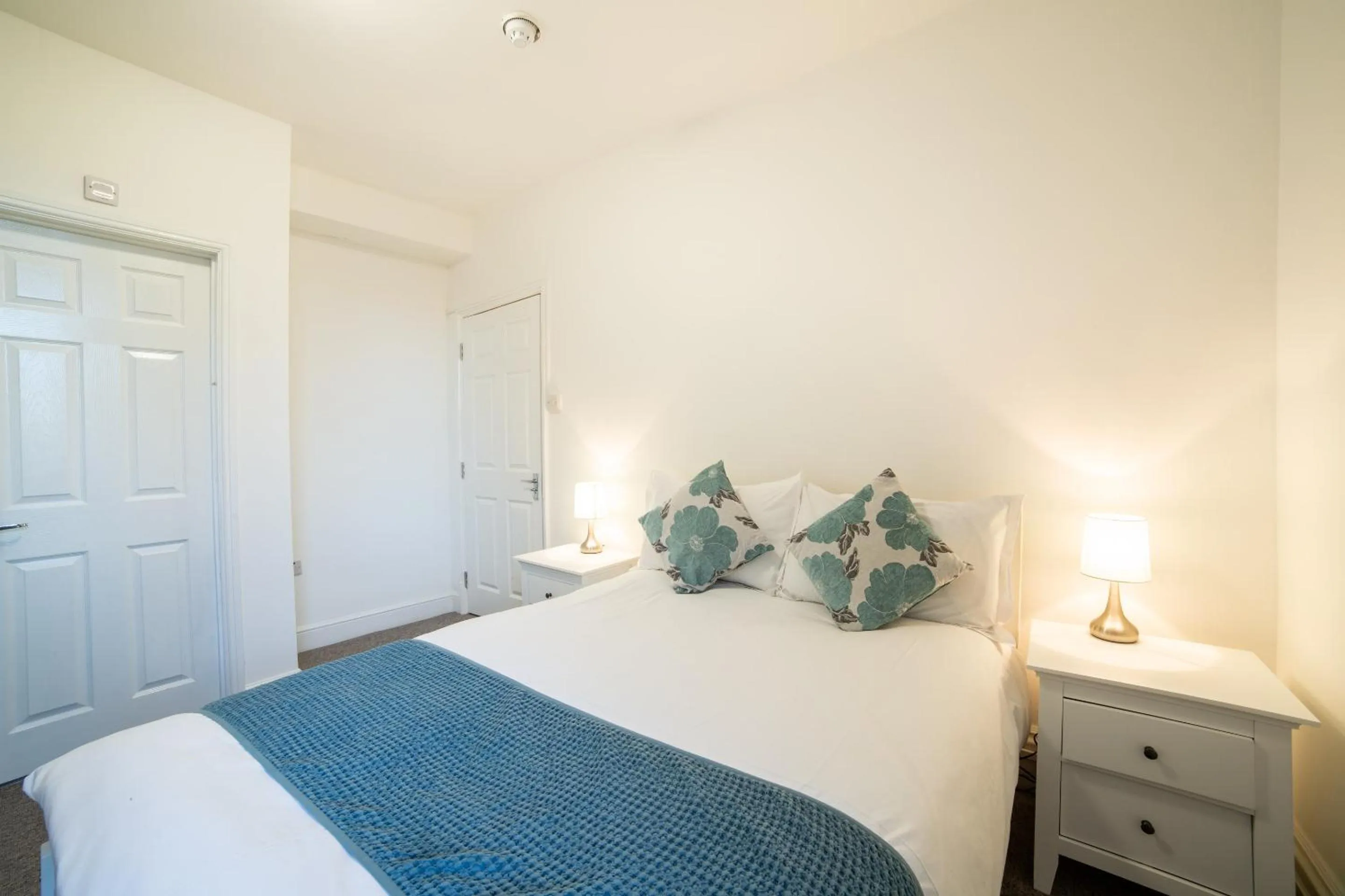 Bedroom, Bed in OYO Lonsdale Guest House