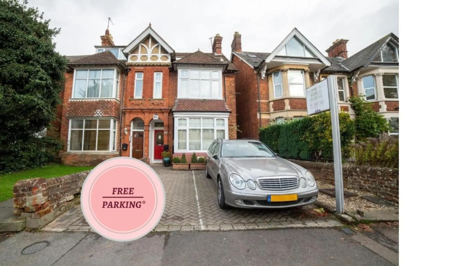 Facade/entrance in OYO Lonsdale Guest House